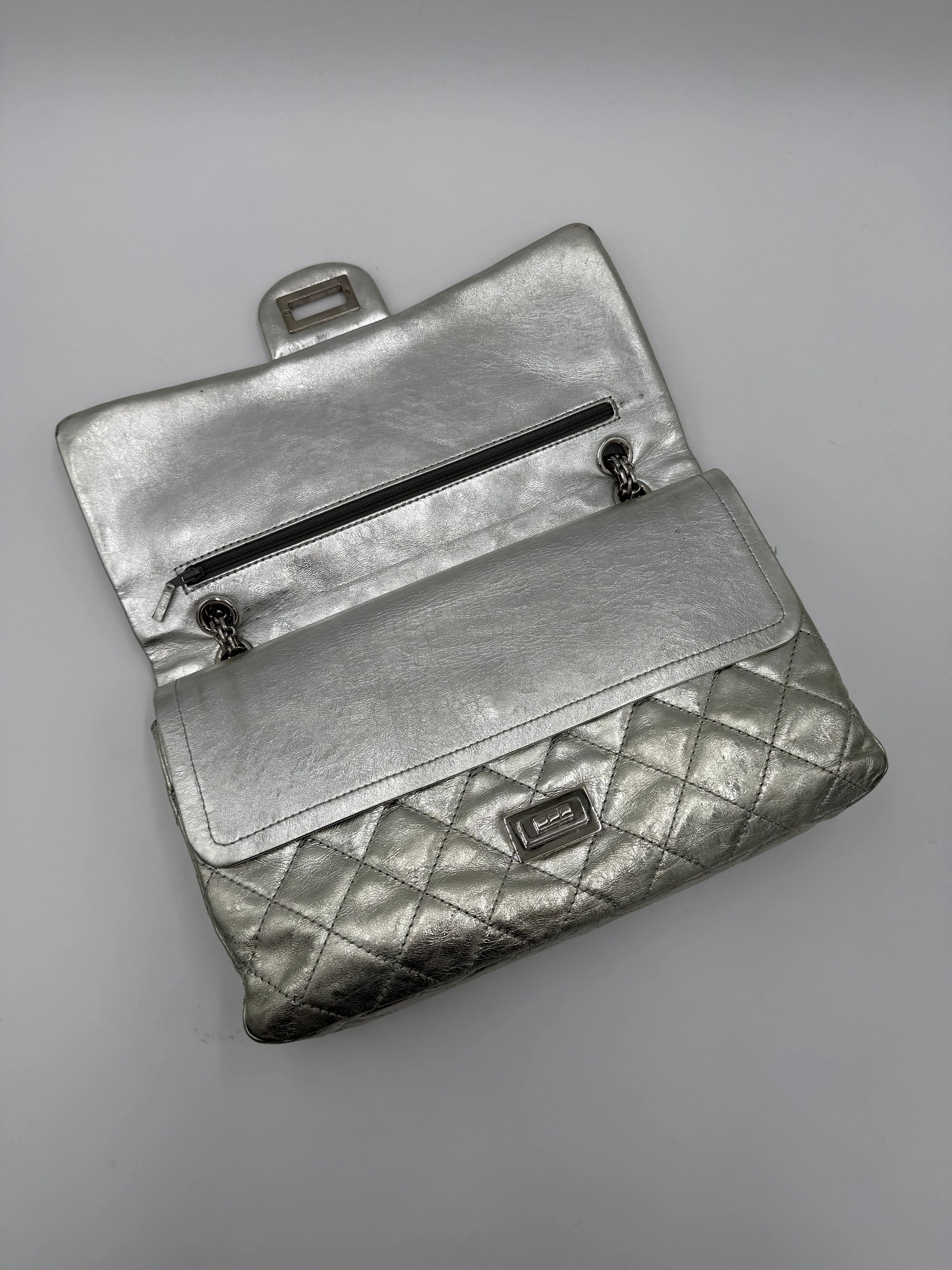 Chanel-Borsa-Reissue-2-55-Classic-227-Jumbo-Argento-Metallizzato-68801295745348 - Pally Vintage Closet