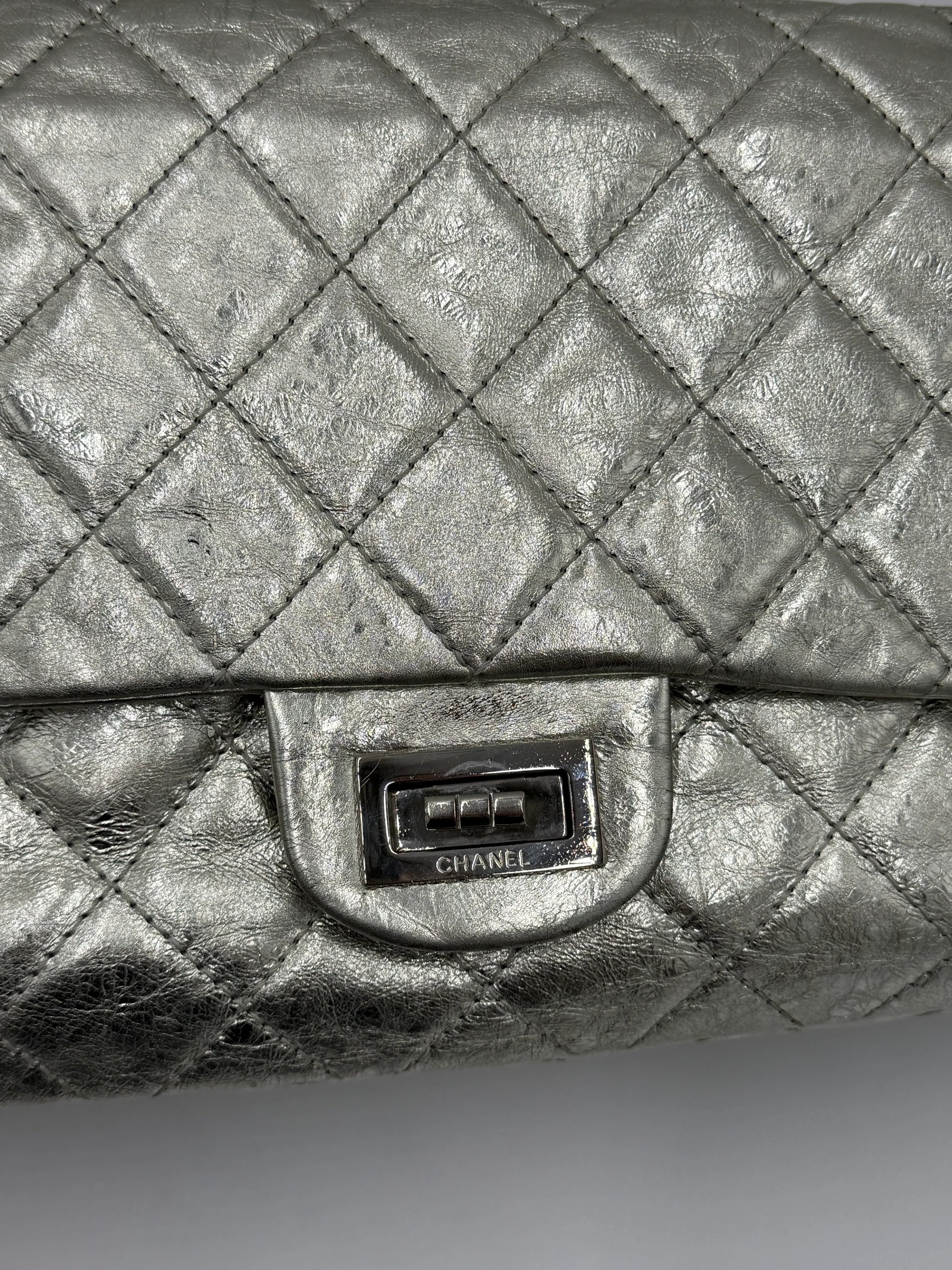 Chanel-Borsa-Reissue-2-55-Classic-227-Jumbo-Argento-Metallizzato-68801296073028 - Pally Vintage Closet