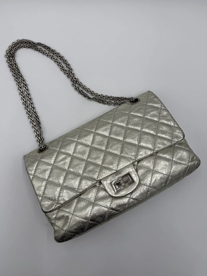 Chanel-Borsa-Reissue-2-55-Classic-227-Jumbo-Argento-Metallizzato-68801296105796 - Pally Vintage Closet