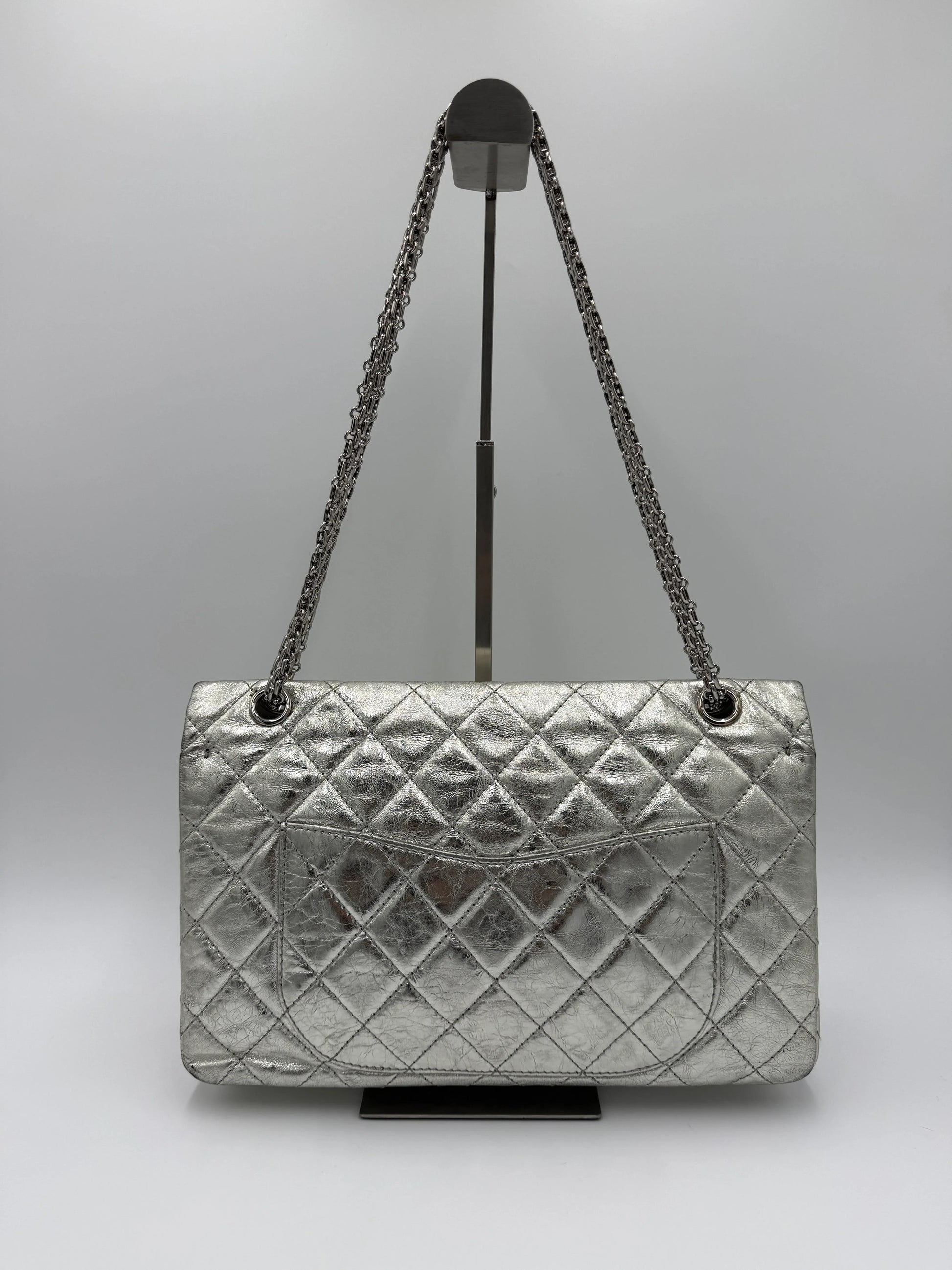 Chanel-Borsa-Reissue-2-55-Classic-227-Jumbo-Argento-Metallizzato-68801296138564 - Pally Vintage Closet