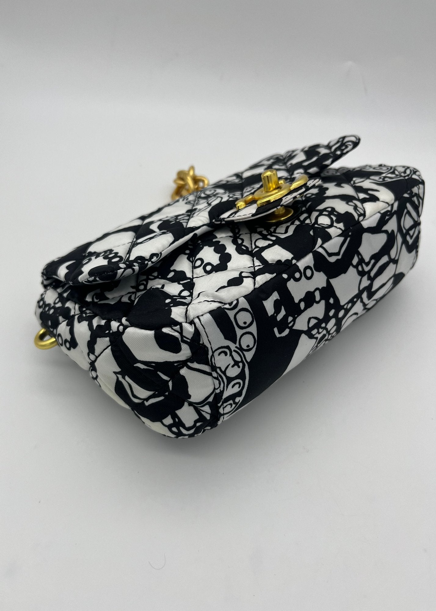 Chanel Borsa Timeless Limited Edition in Seta Bianca e Nera