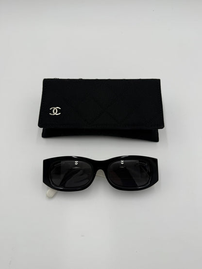 Chanel-Occhiali-da-Sole-Rettangolari-Bicolore-con-Logo-CC-68446102028612 - Pally Vintage Closet