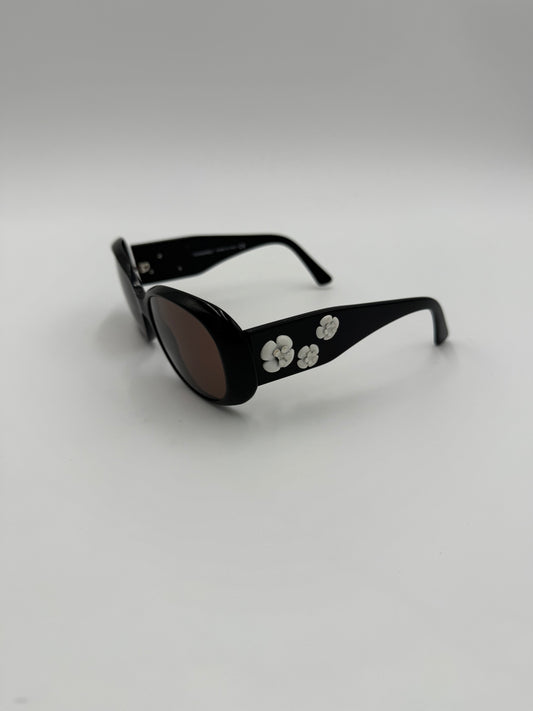 Chanel Occhiali da Sole Tondi con Camelie Neri - Pally Vintage Closet