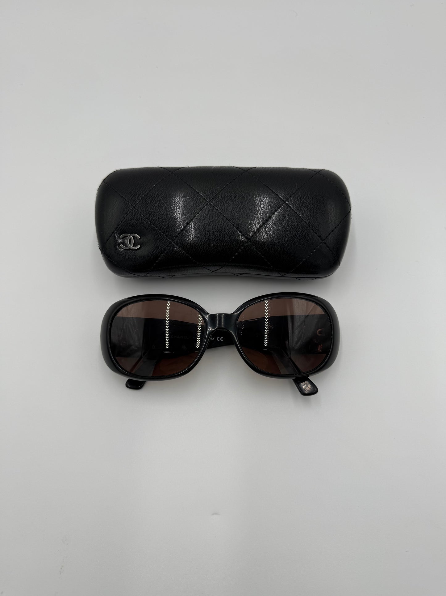 Chanel Occhiali da Sole Tondi con Camelie Neri - Pally Vintage Closet