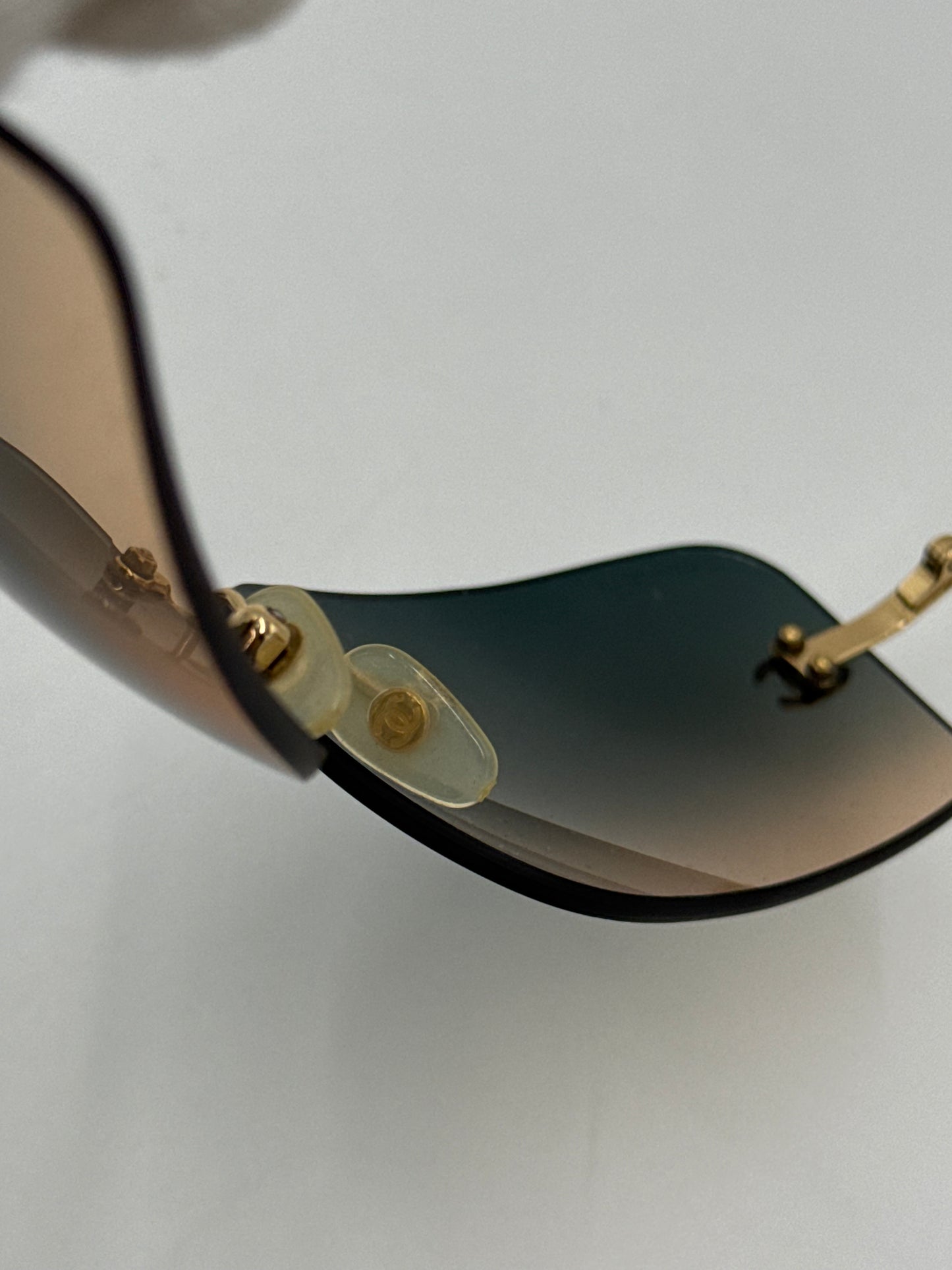 Chanel Occhiali da Sole Vintage 4017 con Strass e Lenti Sfumate