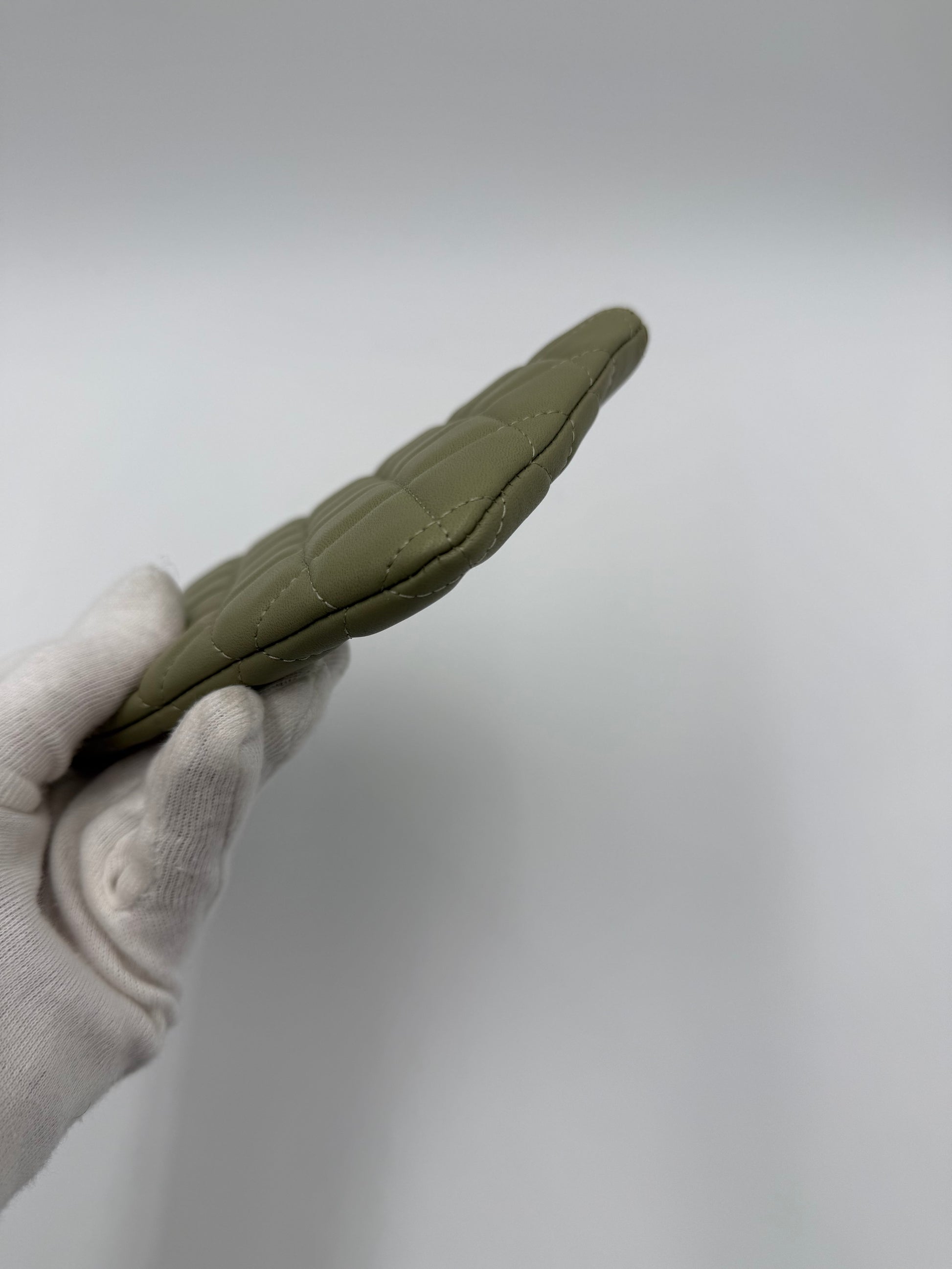 Chanel Pochette Trapuntata in Pelle Verde Cachi - Pally Vintage Closet