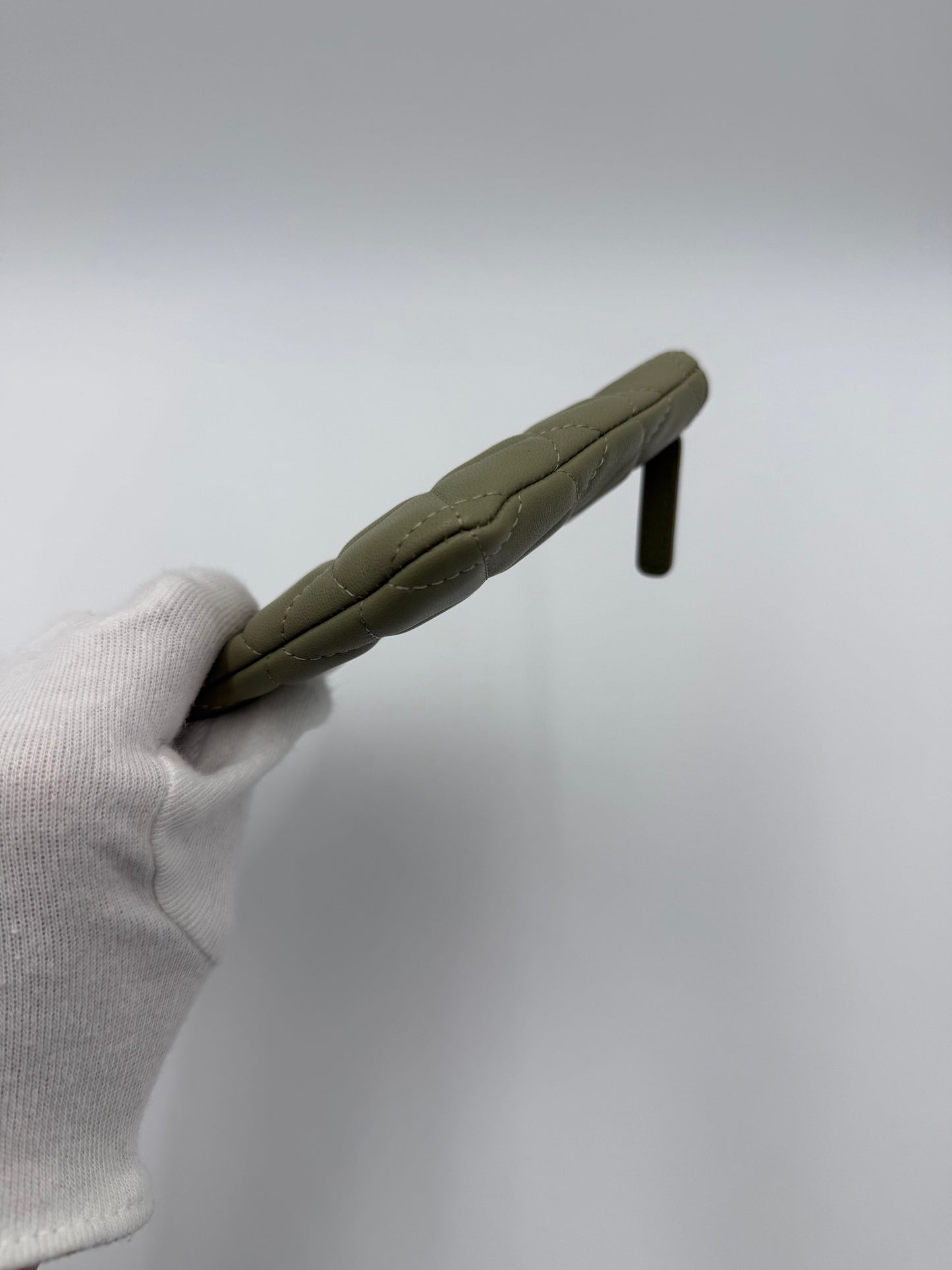 Chanel Pochette Trapuntata in Pelle Verde Cachi - Pally Vintage Closet