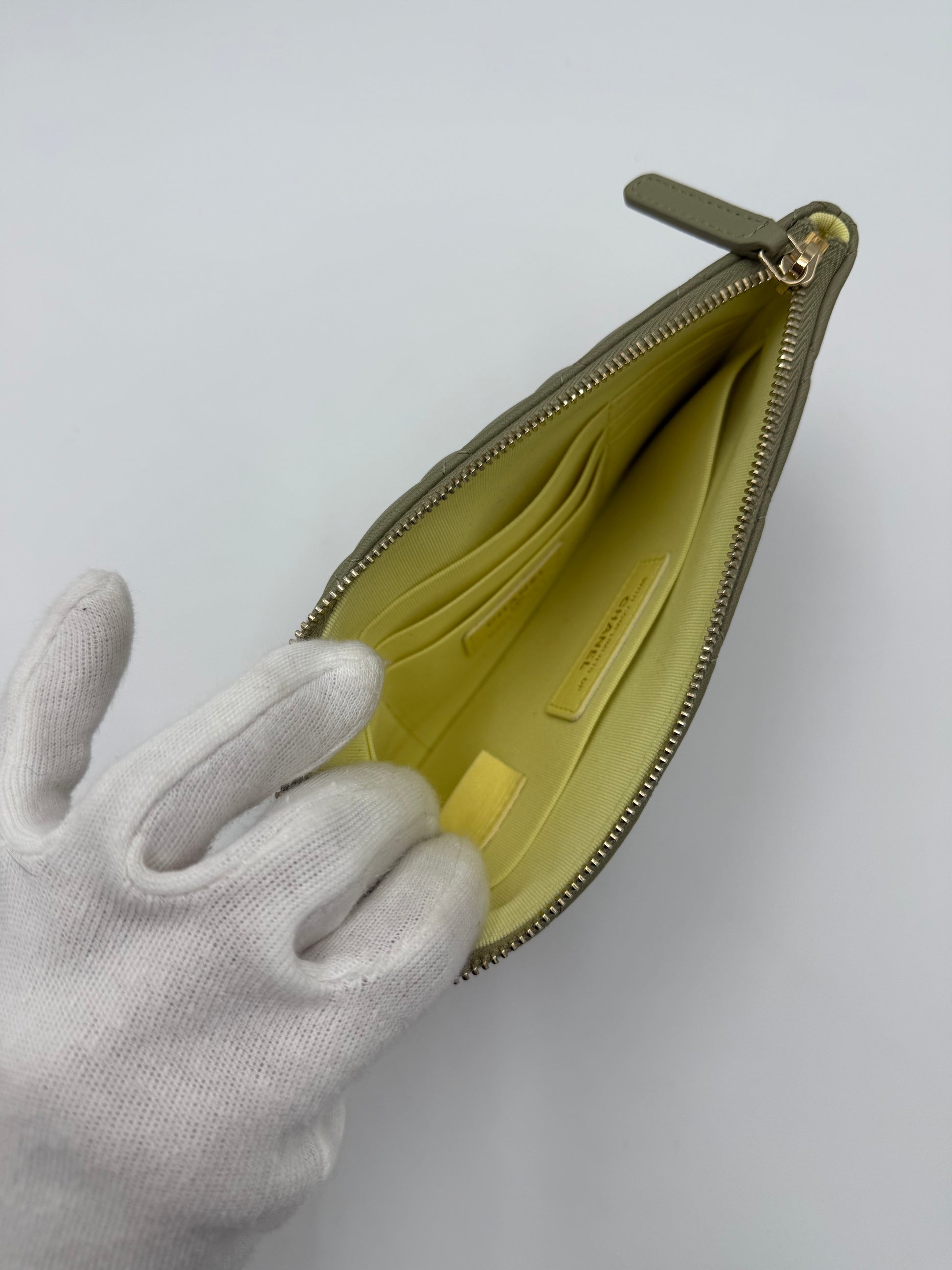 Chanel Pochette Trapuntata in Pelle Verde Cachi - Pally Vintage Closet