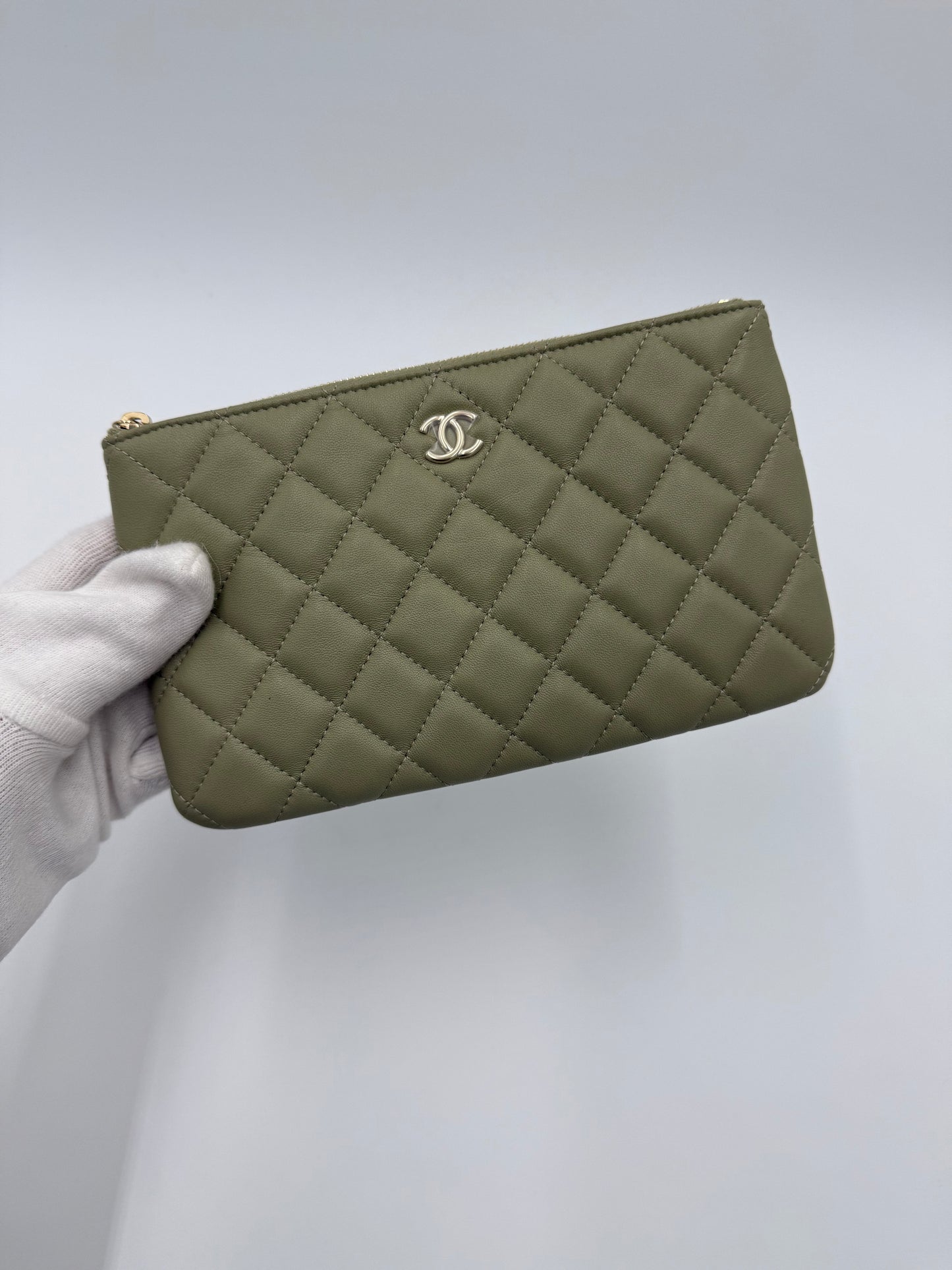 Chanel Pochette Trapuntata in Pelle Verde Cachi - Pally Vintage Closet