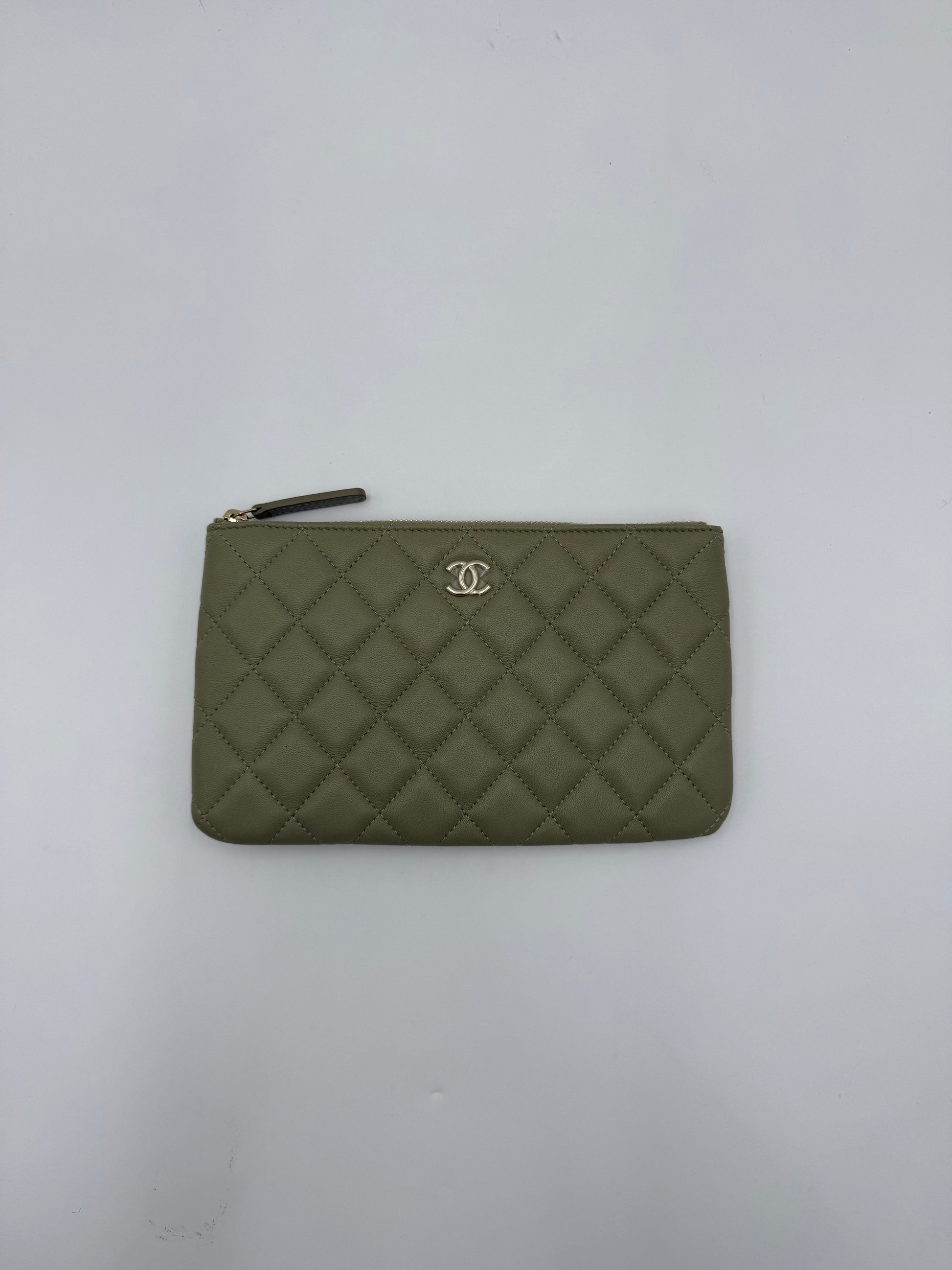 Chanel Pochette Trapuntata in Pelle Verde Cachi - Pally Vintage Closet