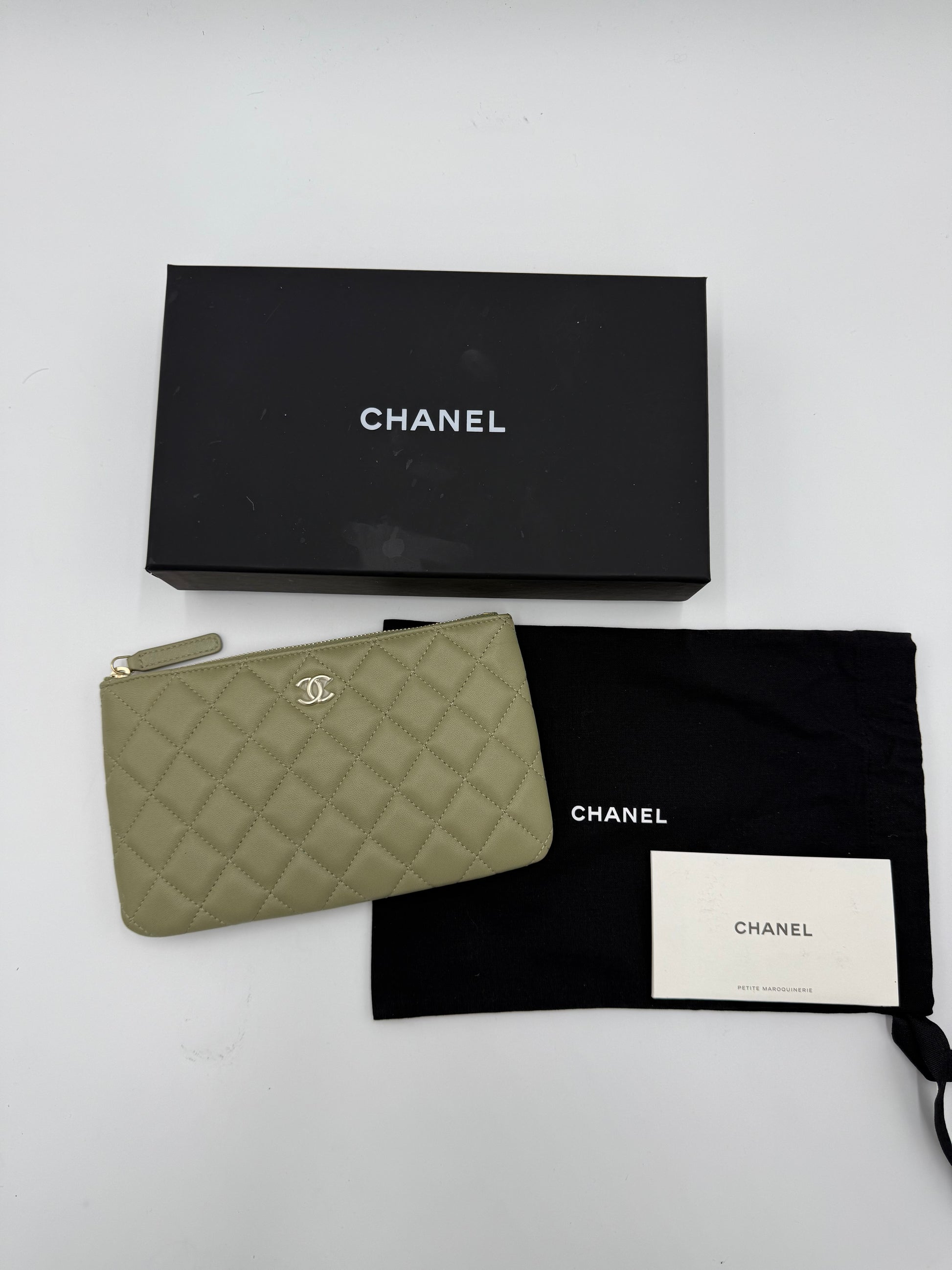 Chanel Pochette Trapuntata in Pelle Verde Cachi - Pally Vintage Closet