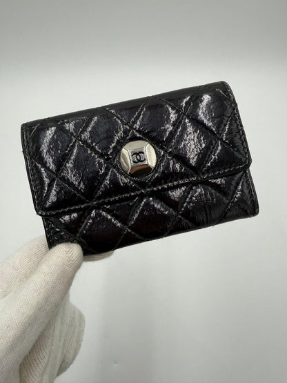 Chanel-Portacarte-e-Portamonete-Matelass-in-Pelle-Lucida-Nero-70560868598084 - Pally Vintage Closet