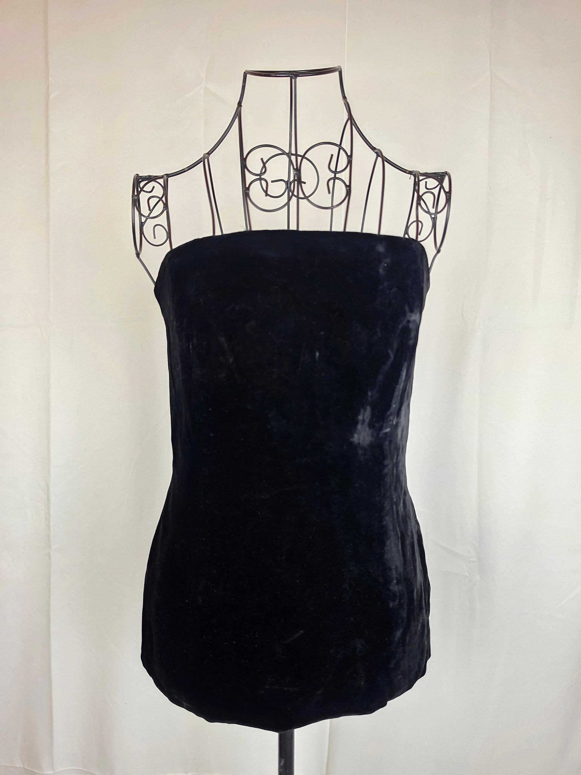 Chanel-Top-Vintage-Senza-Spalline-in-Velluto-Nero-70401927348548 - Pally Vintage Closet