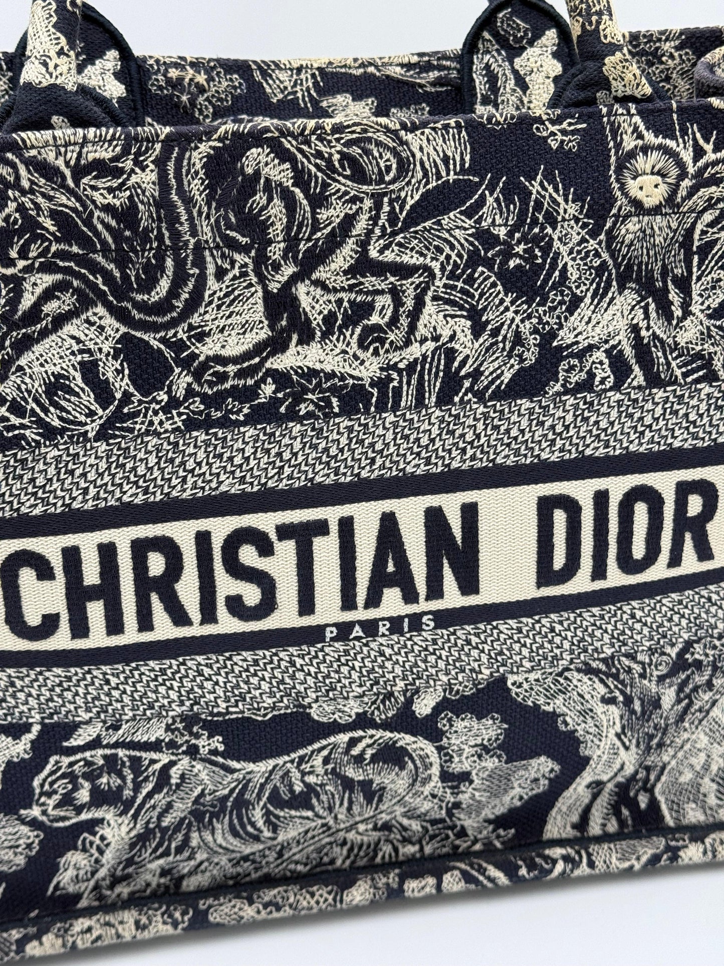 Christian-Dior-Borsa-Book-Tote-Toile-de-Jouy-Sauvage-Blu-Navy-e-Crema-70493927932228 - Pally Vintage Closet