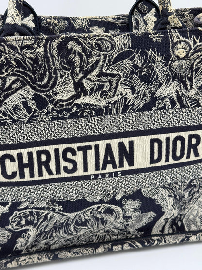Christian-Dior-Borsa-Book-Tote-Toile-de-Jouy-Sauvage-Blu-Navy-e-Crema-70493927932228 - Pally Vintage Closet