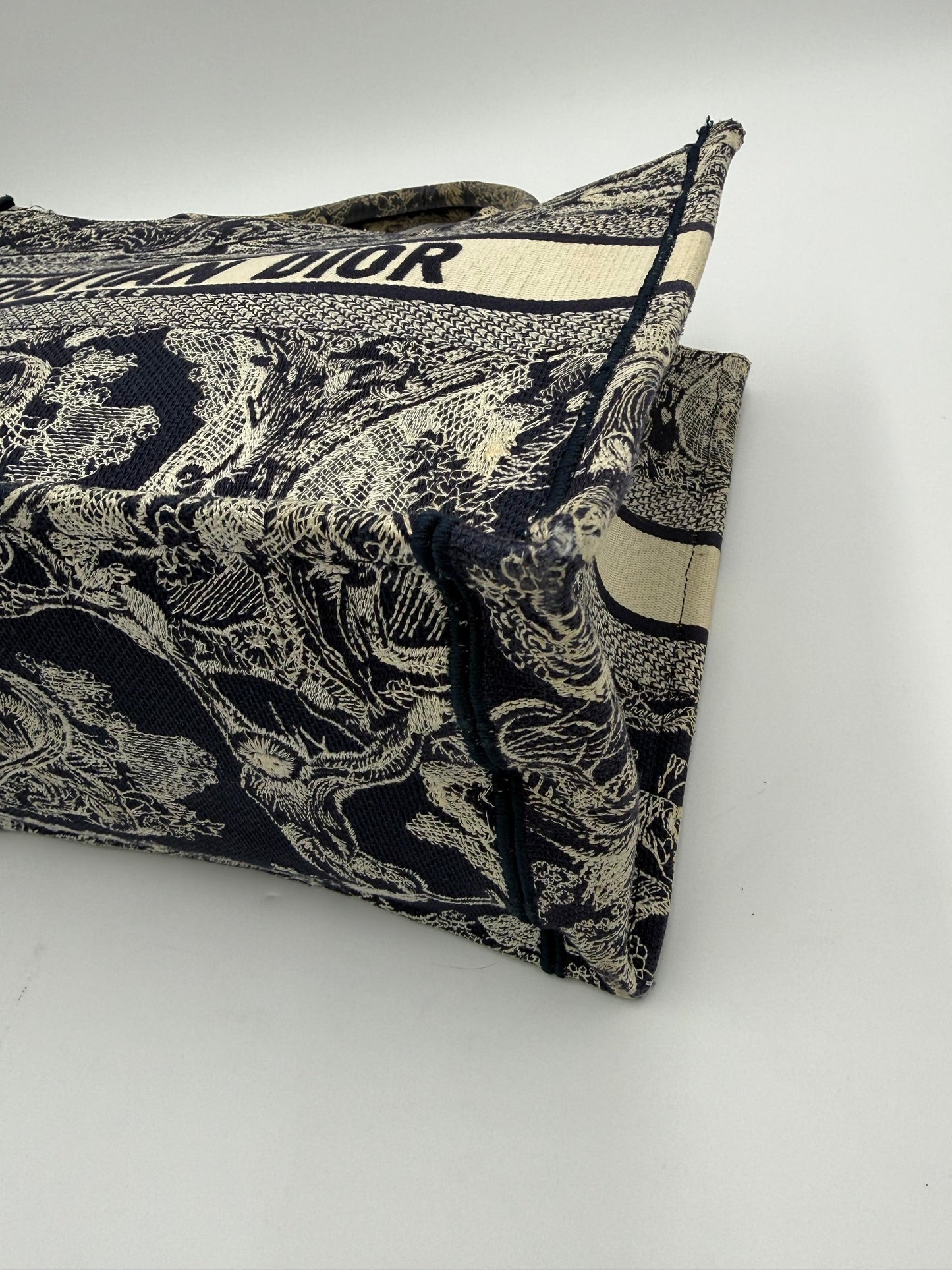 Christian-Dior-Borsa-Book-Tote-Toile-de-Jouy-Sauvage-Blu-Navy-e-Crema-70493928161604 - Pally Vintage Closet