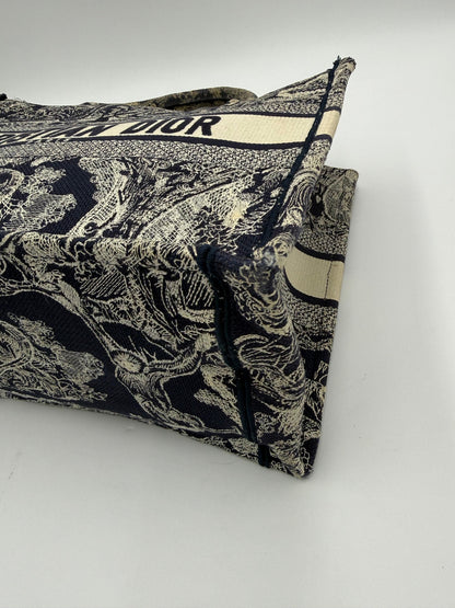 Christian-Dior-Borsa-Book-Tote-Toile-de-Jouy-Sauvage-Blu-Navy-e-Crema-70493928161604 - Pally Vintage Closet