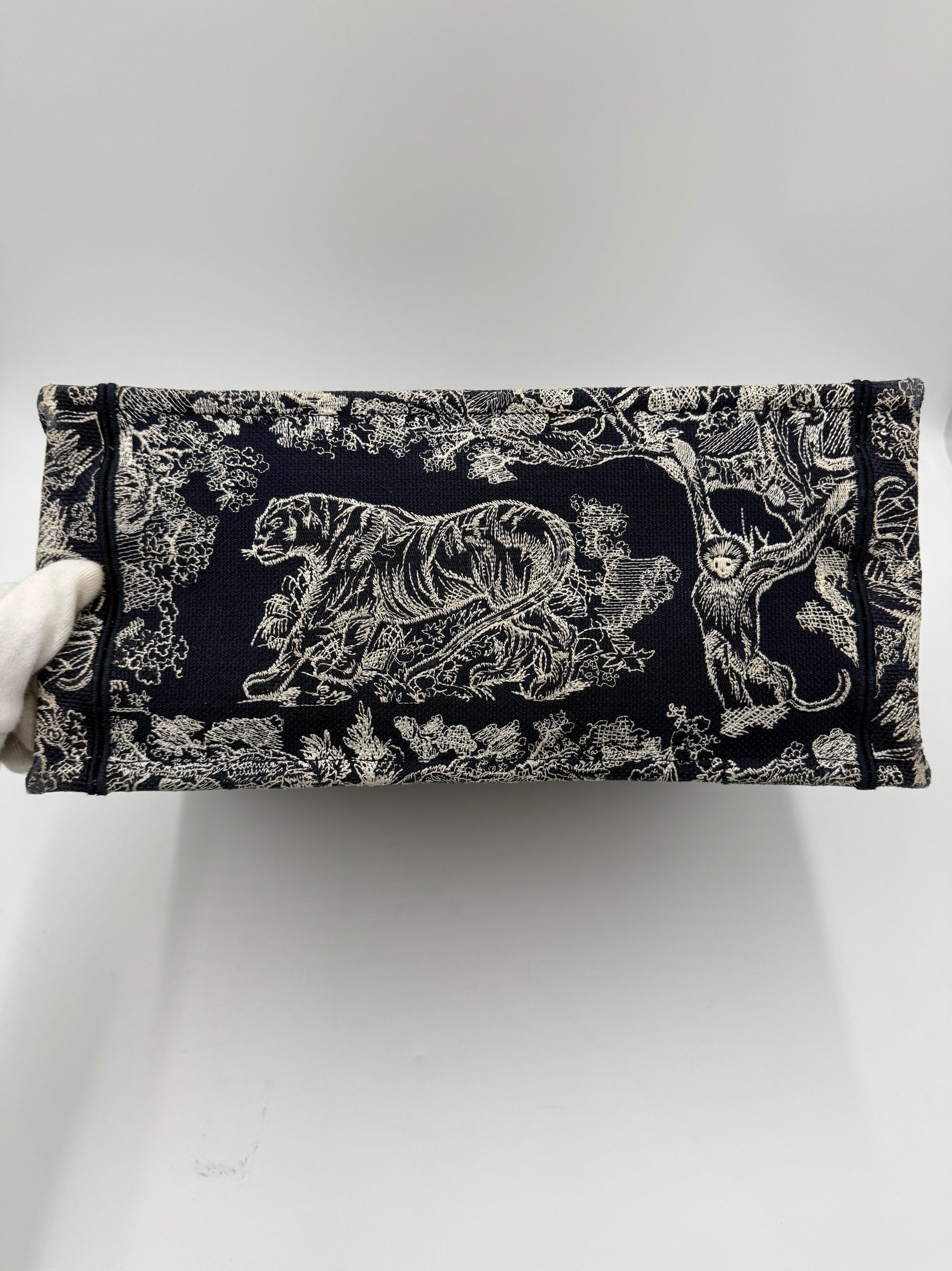 Christian-Dior-Borsa-Book-Tote-Toile-de-Jouy-Sauvage-Blu-Navy-e-Crema-70493928194372 - Pally Vintage Closet