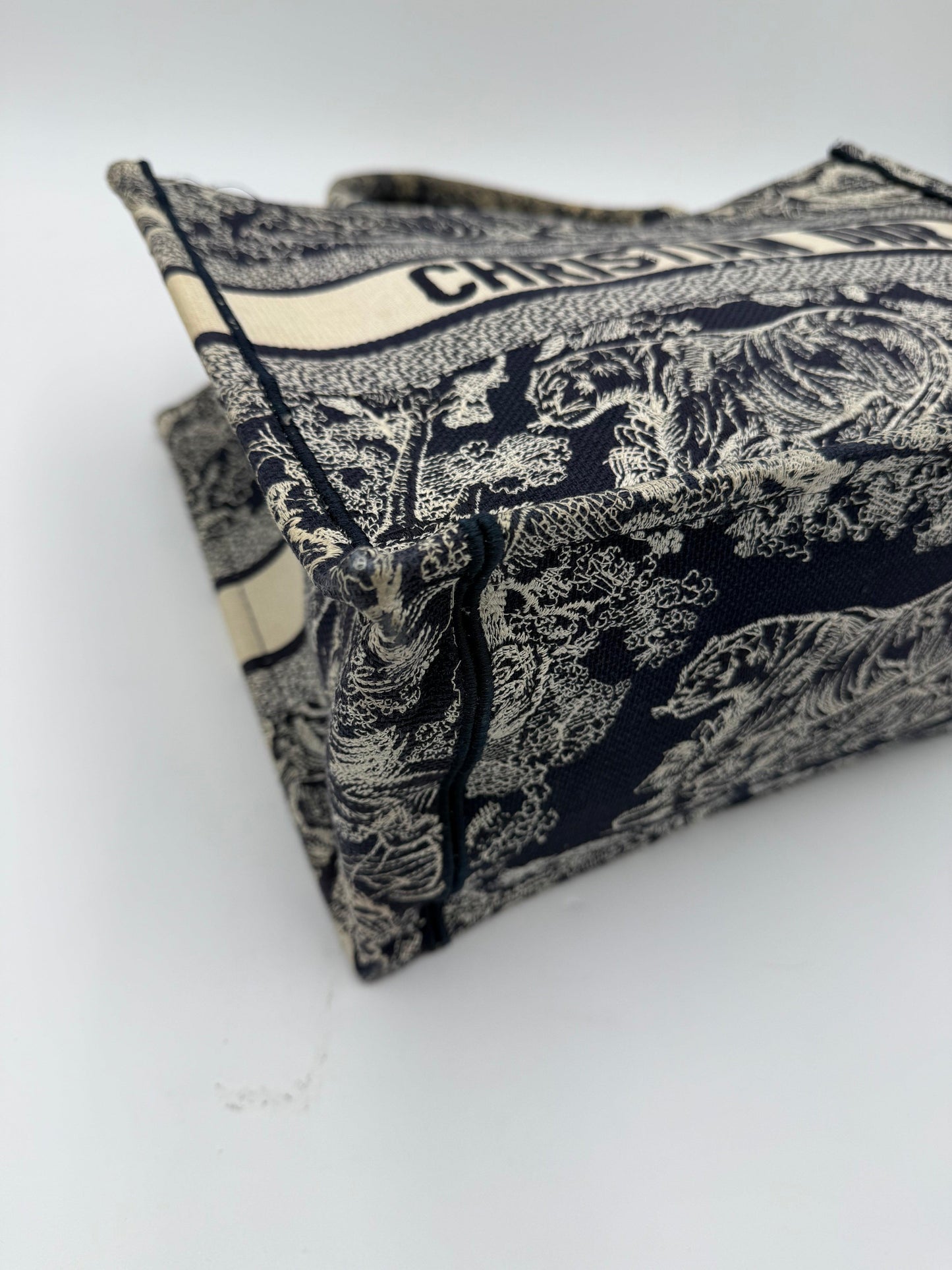 Christian-Dior-Borsa-Book-Tote-Toile-de-Jouy-Sauvage-Blu-Navy-e-Crema-70493928227140 - Pally Vintage Closet