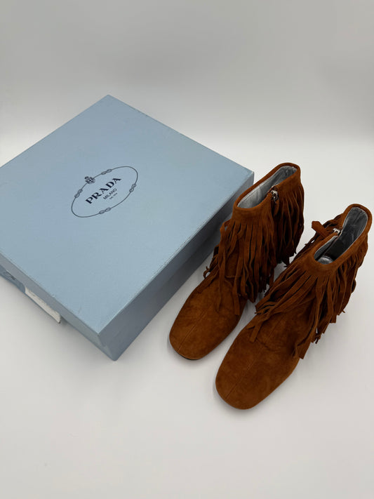 Prada Stivaletti in Camoscio Marrone con Frange e Tacco Gioiello