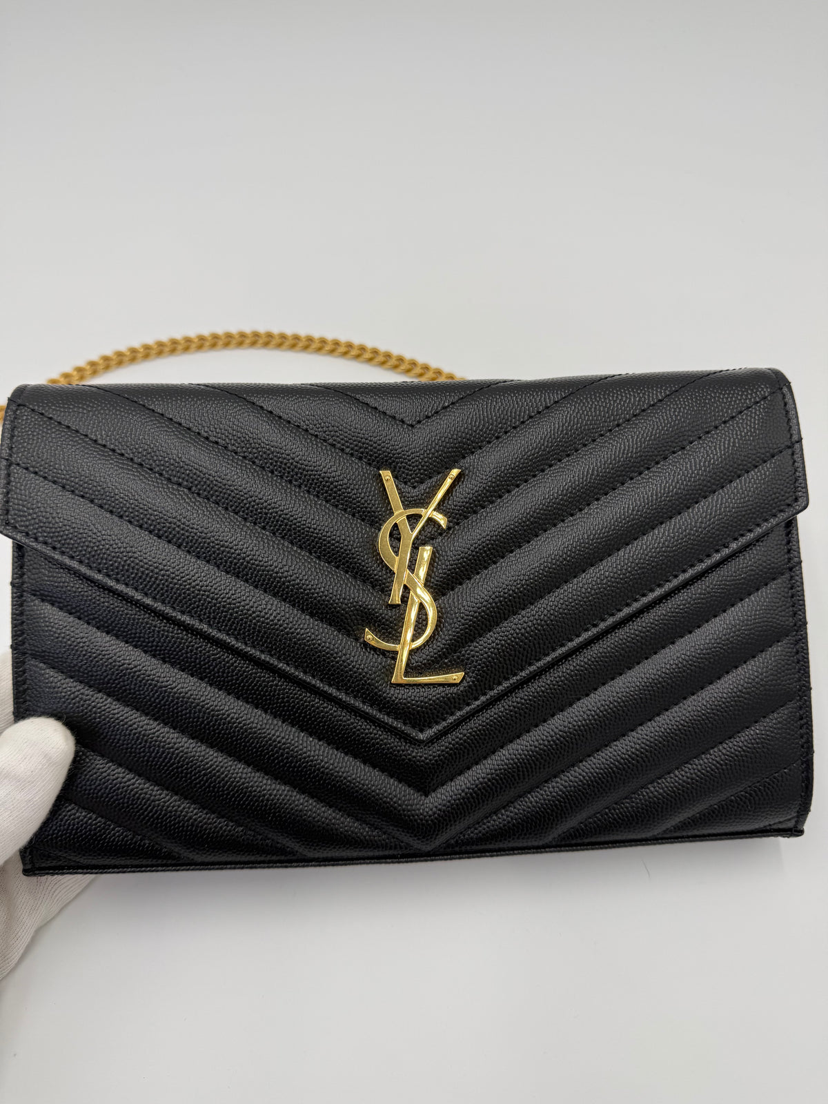 Saint Laurent Borsa a Tracolla Cassandre in Pelle Grain de Poudre con Hardware Dorato Nera