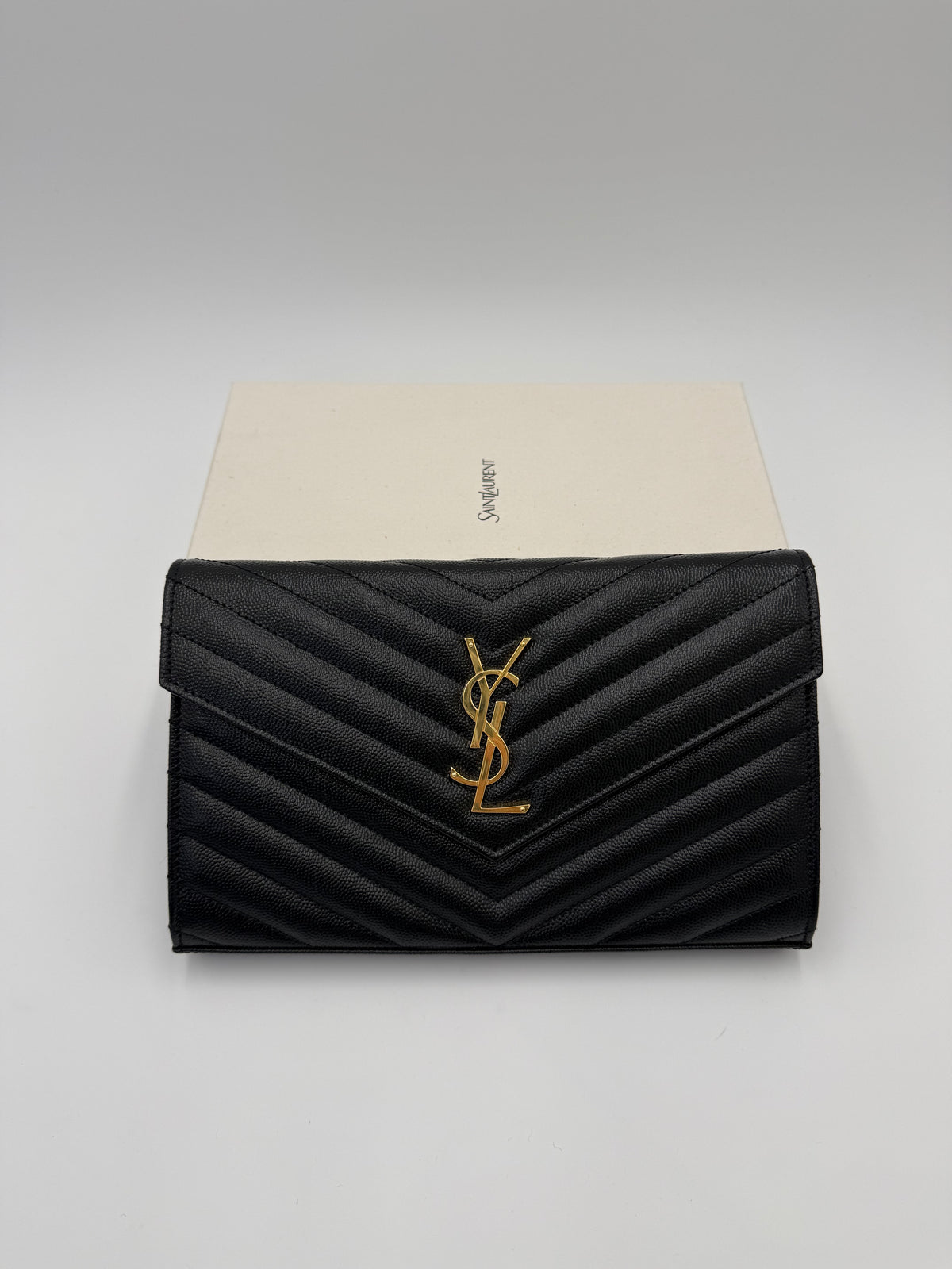 Saint Laurent Borsa a Tracolla Cassandre in Pelle Grain de Poudre con Hardware Dorato Nera