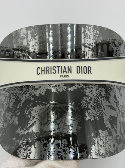 Dior-Visiera-DiorClub-V1U-con-Motivo-Toile-de-Jouy-Grigio-e-Nero-70563799400772 - Pally Vintage Closet