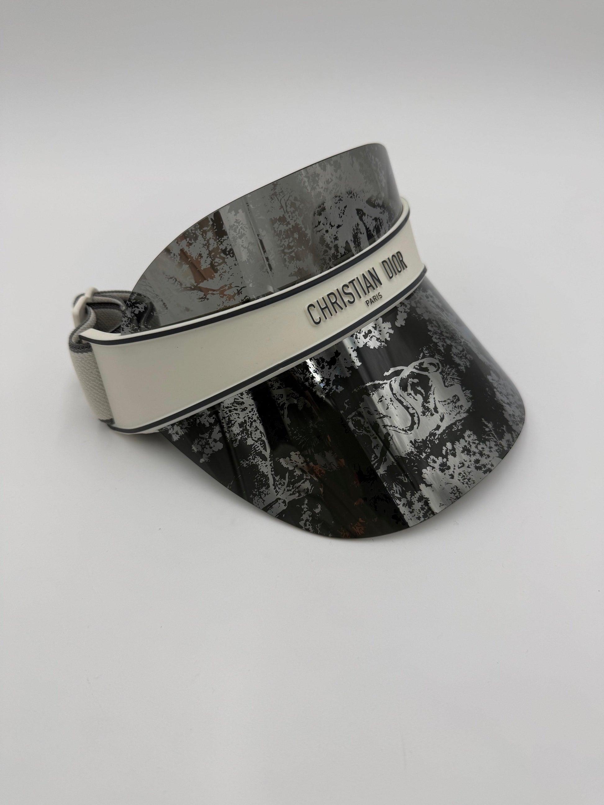Dior-Visiera-DiorClub-V1U-con-Motivo-Toile-de-Jouy-Grigio-e-Nero-70563799695684 - Pally Vintage Closet
