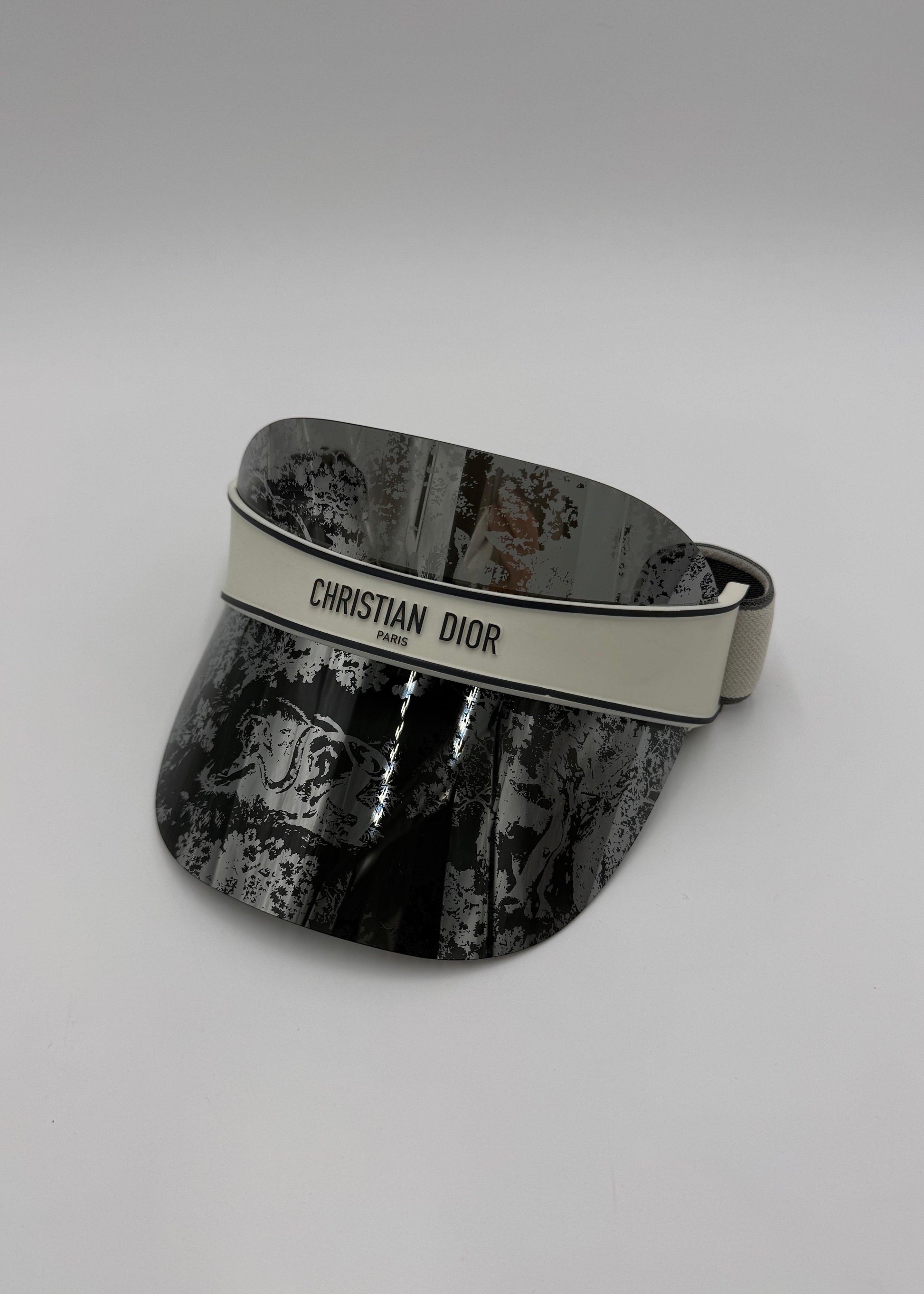 Dior-Visiera-DiorClub-V1U-con-Motivo-Toile-de-Jouy-Grigio-e-Nero-70563799761220 - Pally Vintage Closet