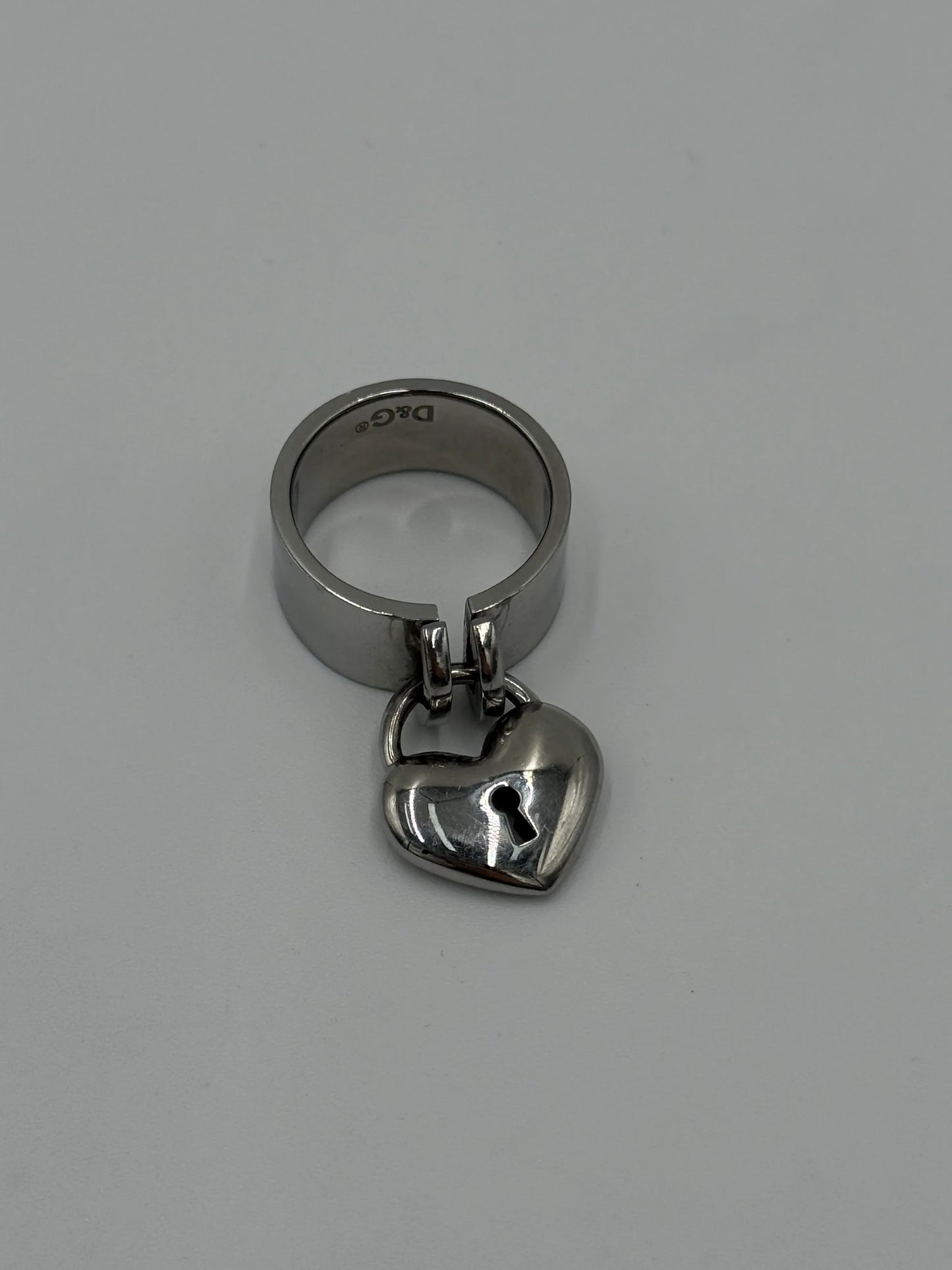 Dolce-e-Gabbana-Anello-a-Fascia-D-G-in-Acciaio-Lucido-70136705188164 - Pally Vintage Closet