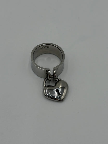 Dolce-e-Gabbana-Anello-a-Fascia-D-G-in-Acciaio-Lucido-70136705188164 - Pally Vintage Closet