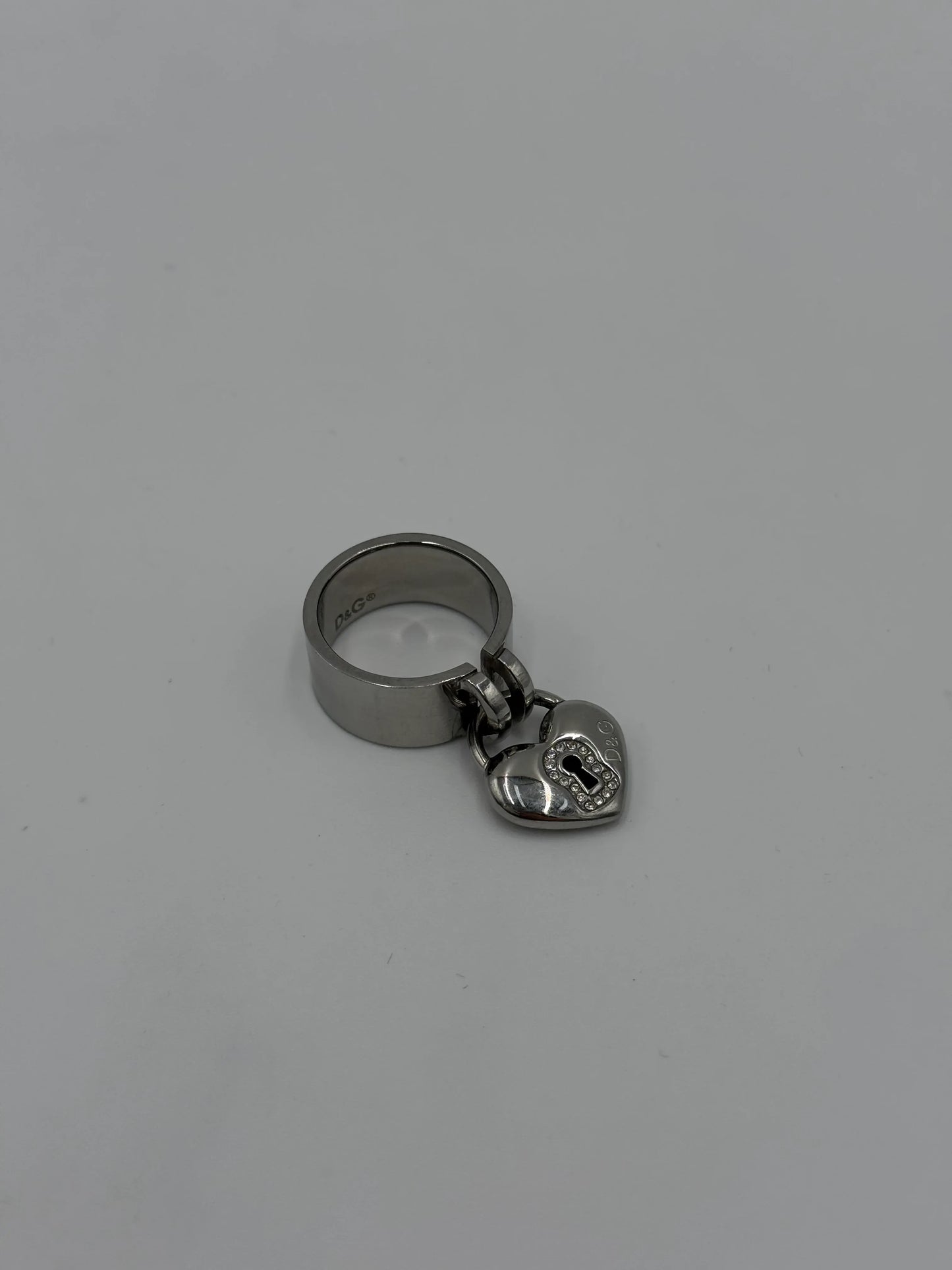 Dolce-e-Gabbana-Anello-a-Fascia-D-G-in-Acciaio-Lucido-70136705220932 - Pally Vintage Closet
