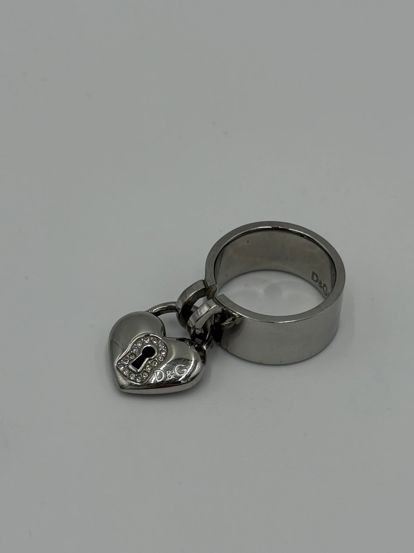 Dolce-e-Gabbana-Anello-a-Fascia-D-G-in-Acciaio-Lucido-70136705286468 - Pally Vintage Closet