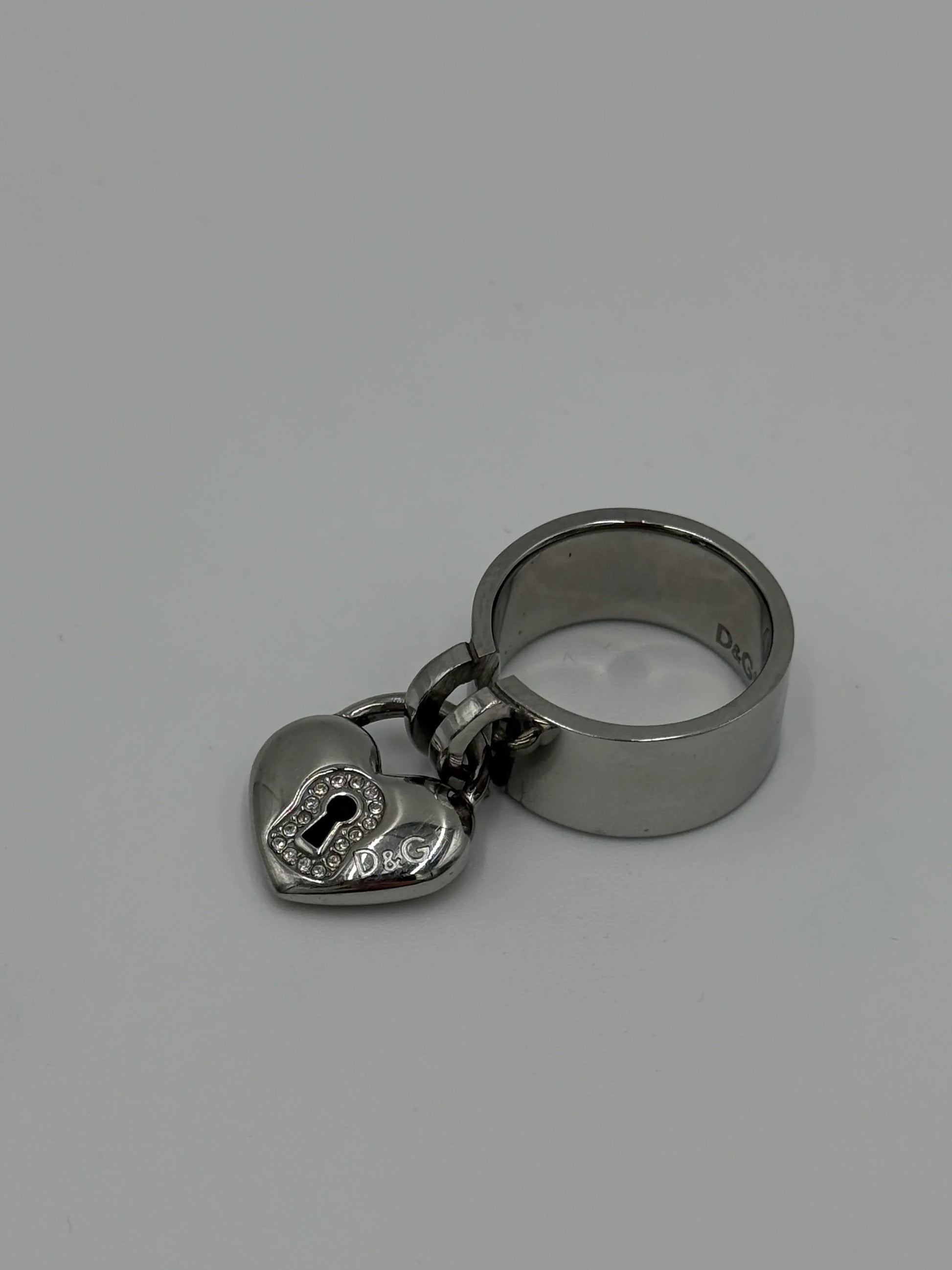 Dolce-e-Gabbana-Anello-a-Fascia-D-G-in-Acciaio-Lucido-70136705286468 - Pally Vintage Closet