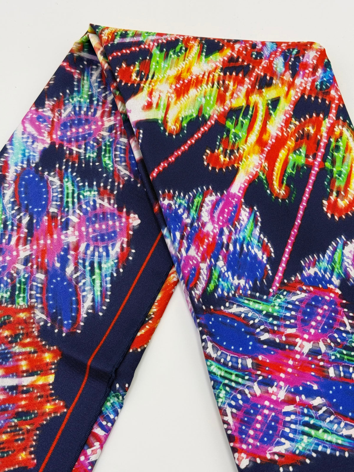 Dolce e Gabbana Foulard in Seta Edizione Limitata Luminarie Siciliane Blu - Pally Vintage Closet