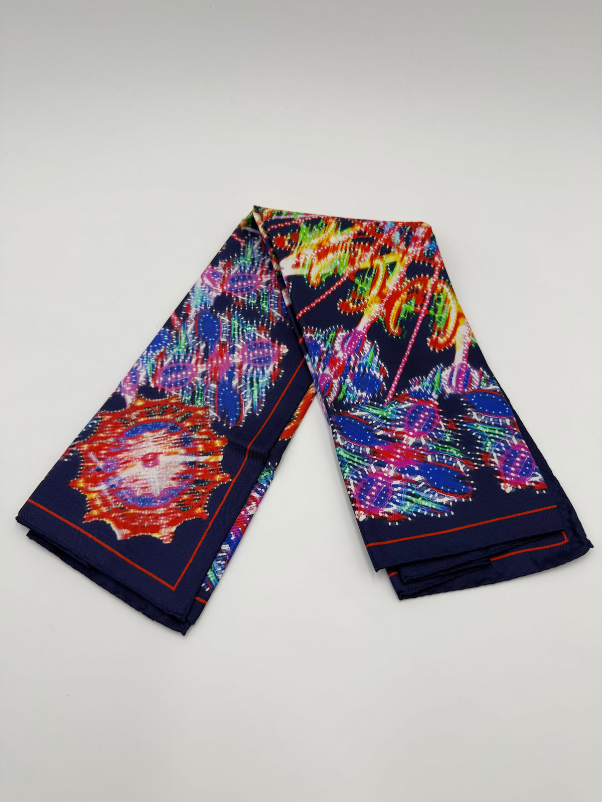 Dolce e Gabbana Foulard in Seta Edizione Limitata Luminarie Siciliane Blu - Pally Vintage Closet