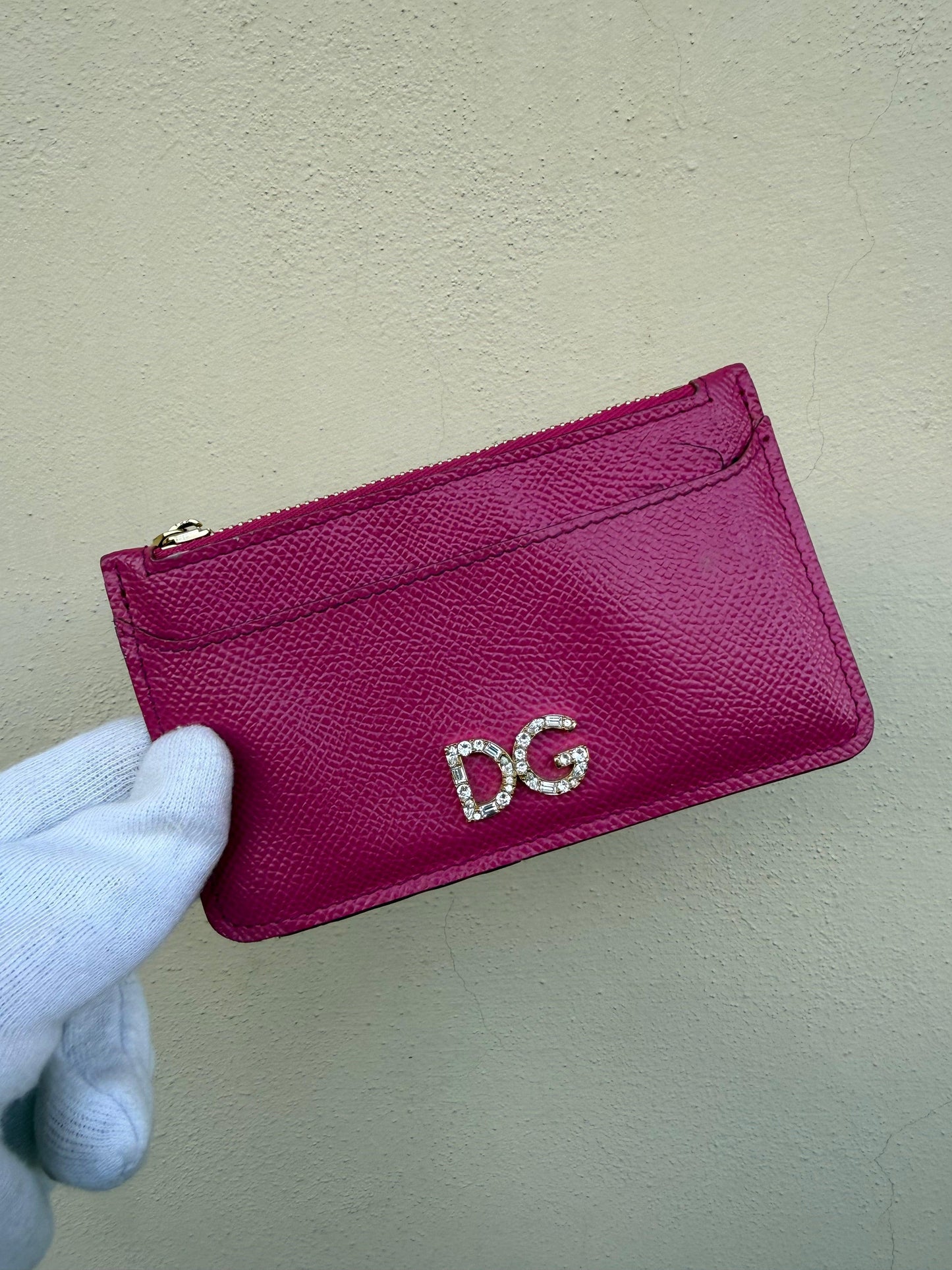 Dolce-e-Gabbana-Portacarte-Crystal-DG-Logo-con-Zip-Fucsia-70560904511812 - Pally Vintage Closet