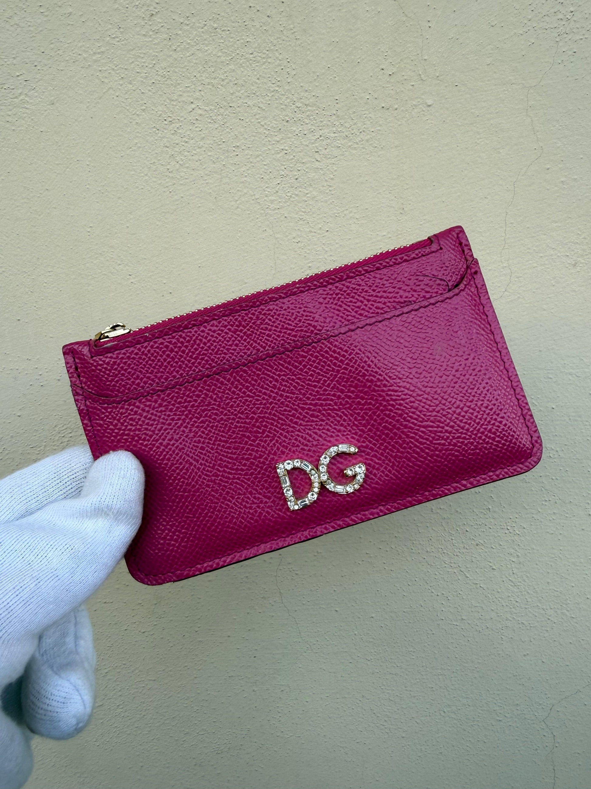 Dolce-e-Gabbana-Portacarte-Crystal-DG-Logo-con-Zip-Fucsia-70560904511812 - Pally Vintage Closet