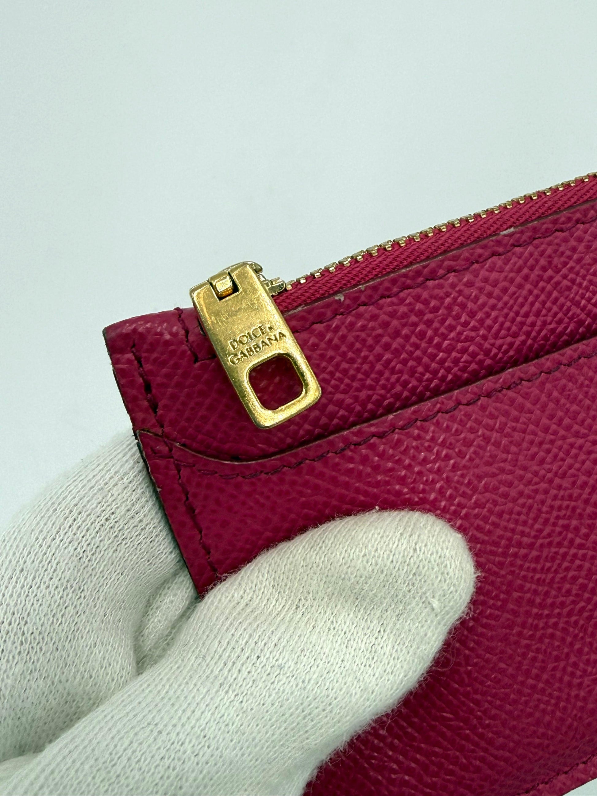 Dolce-e-Gabbana-Portacarte-Crystal-DG-Logo-con-Zip-Fucsia-70568252670276 - Pally Vintage Closet