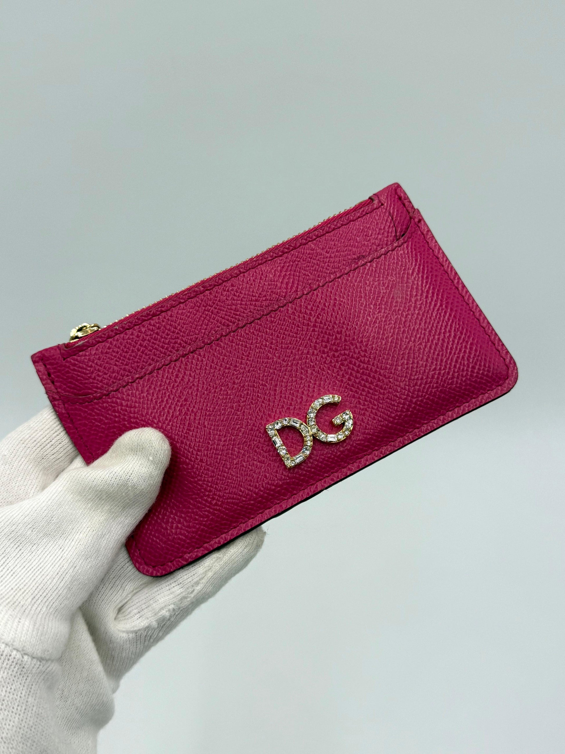 Dolce-e-Gabbana-Portacarte-Crystal-DG-Logo-con-Zip-Fucsia-70568252866884 - Pally Vintage Closet