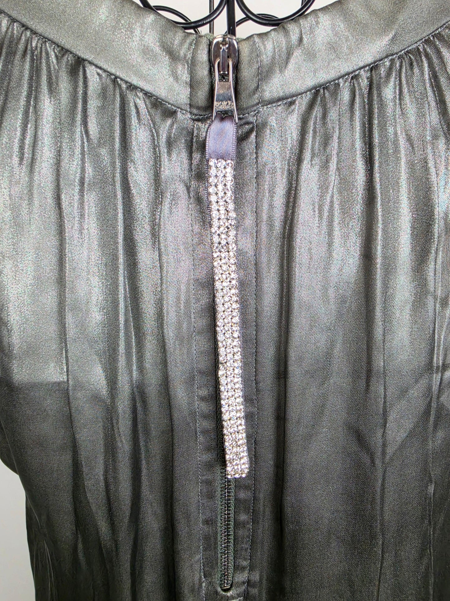 Dolce e Gabbana Top Seta Metallizzata con Spilla Floreale Argento - Pally Vintage Closet