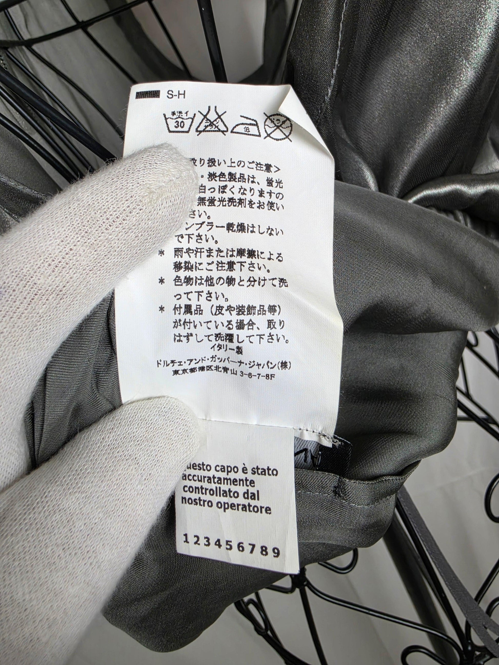 Dolce e Gabbana Top Seta Metallizzata con Spilla Floreale Argento - Pally Vintage Closet