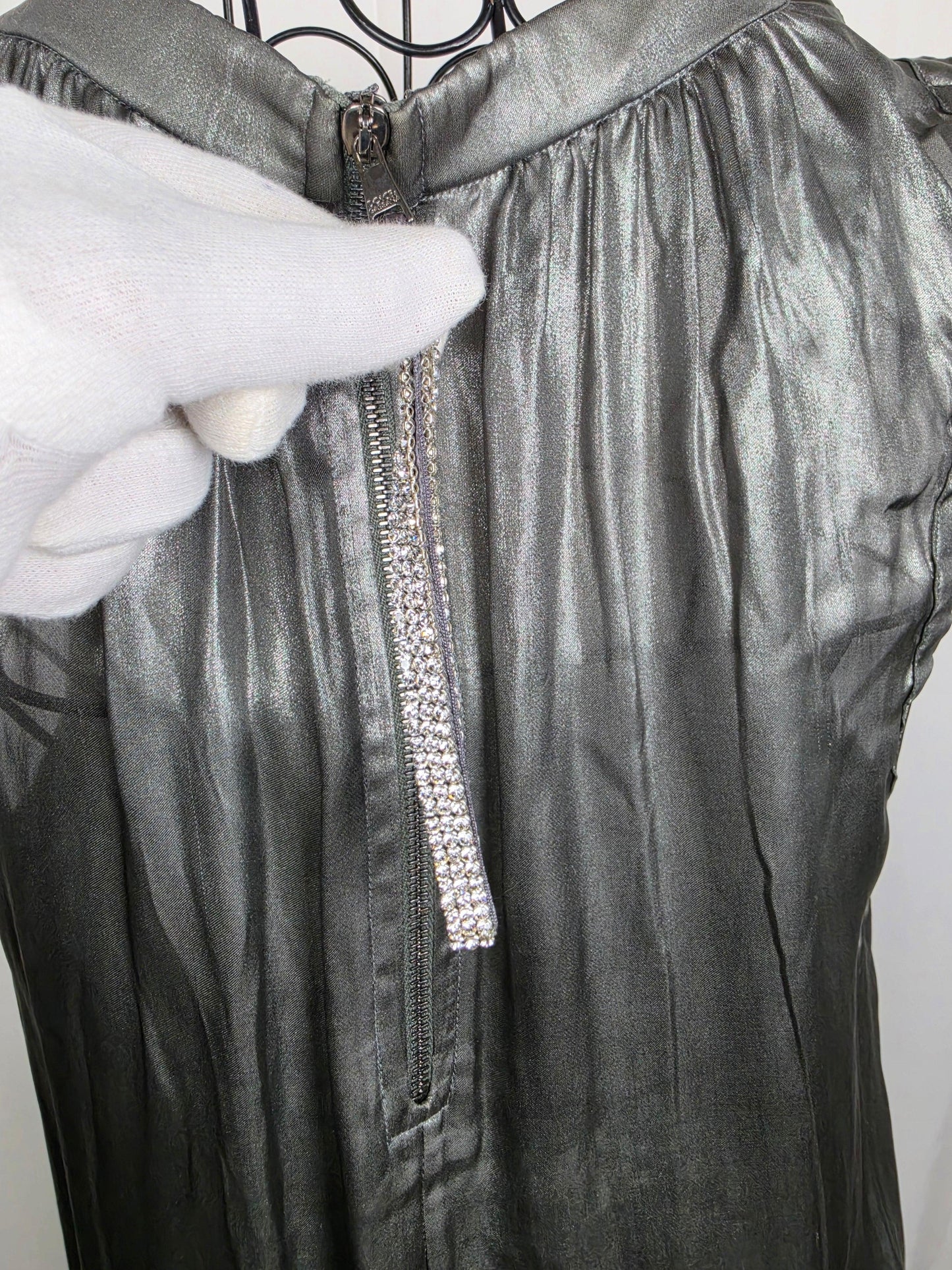 Dolce e Gabbana Top Seta Metallizzata con Spilla Floreale Argento - Pally Vintage Closet