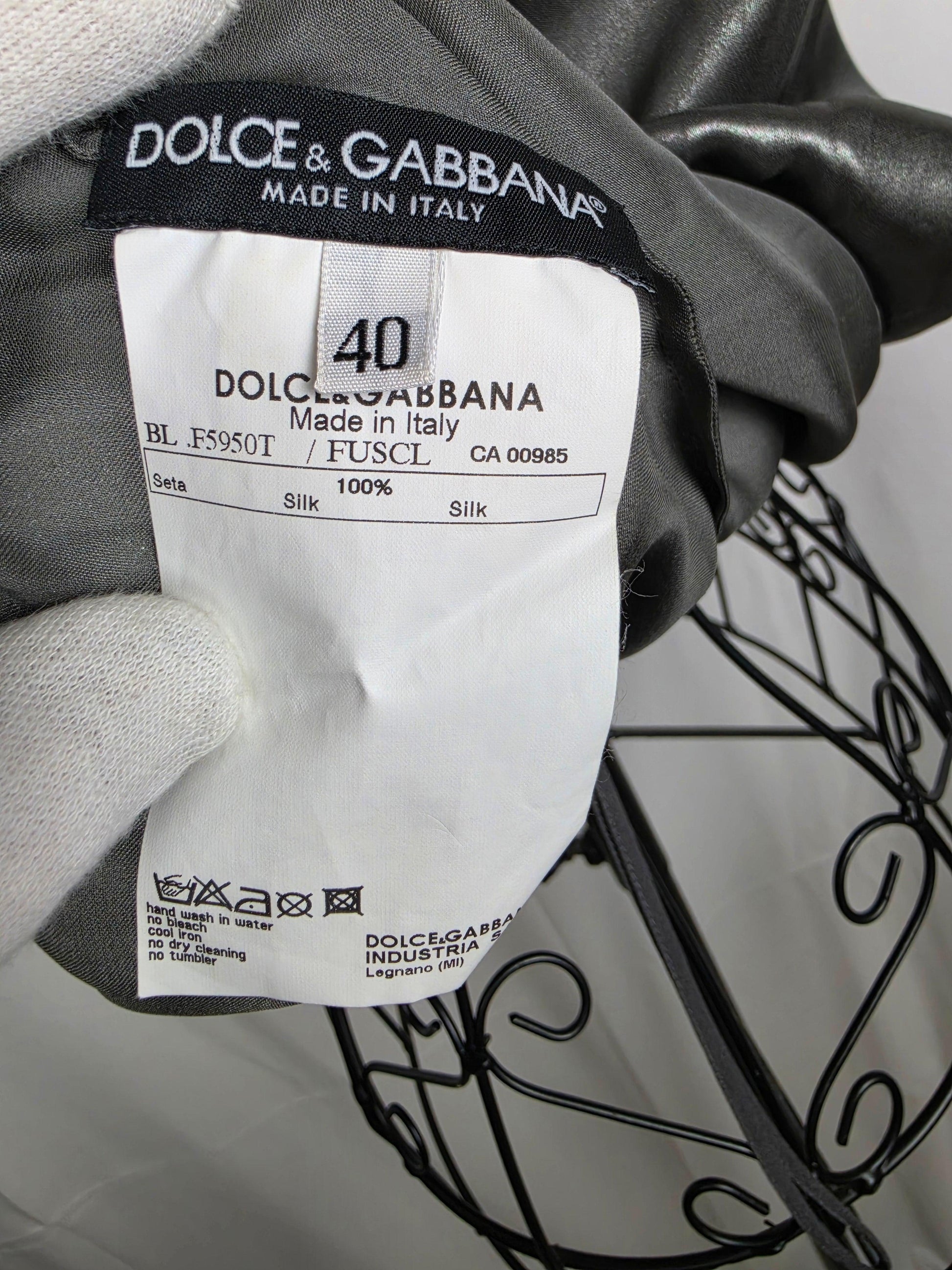 Dolce e Gabbana Top Seta Metallizzata con Spilla Floreale Argento - Pally Vintage Closet