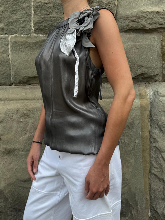 Dolce e Gabbana Top Seta Metallizzata con Spilla Floreale Argento - Pally Vintage Closet