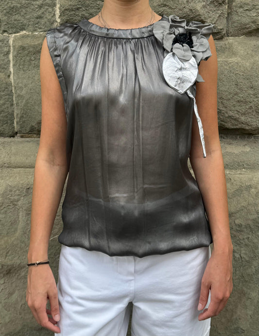 Dolce e Gabbana Top Seta Metallizzata con Spilla Floreale Argento - Pally Vintage Closet