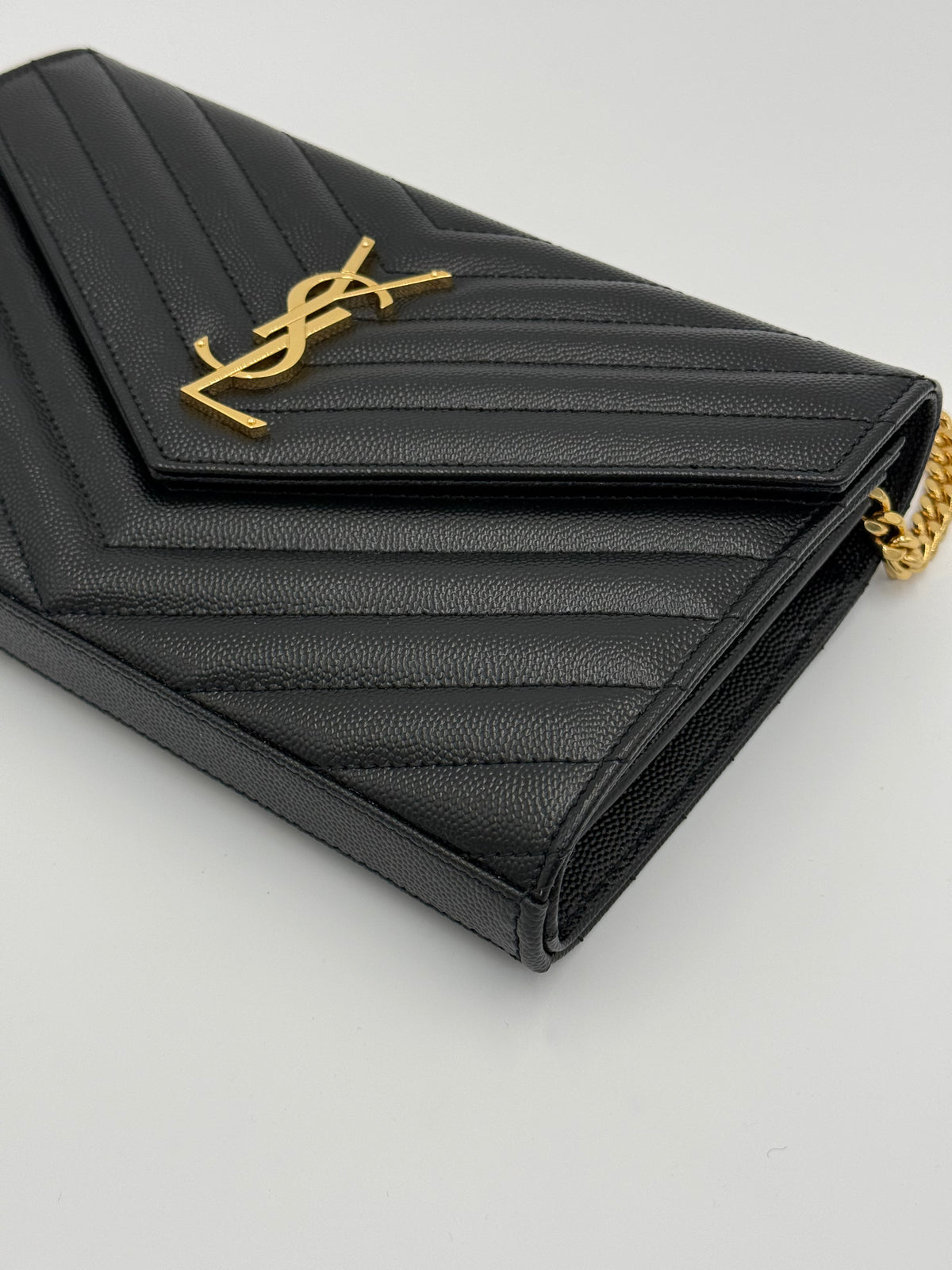 Saint Laurent Borsa a Tracolla Cassandre in Pelle Grain de Poudre con Hardware Dorato Nera