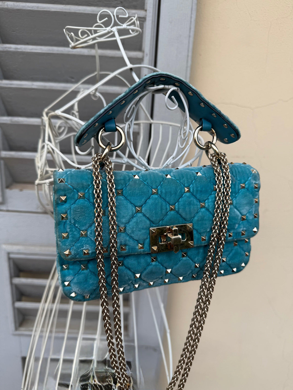 Valentino Garavani Borsa Rockstud Spike Small in Velluto Azzurro