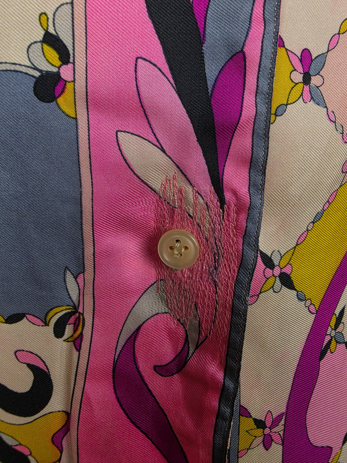 Emilio Pucci Camicia Vintage in Twill di Seta con Pattern Asimmetrico Rosa - Pally Vintage Closet