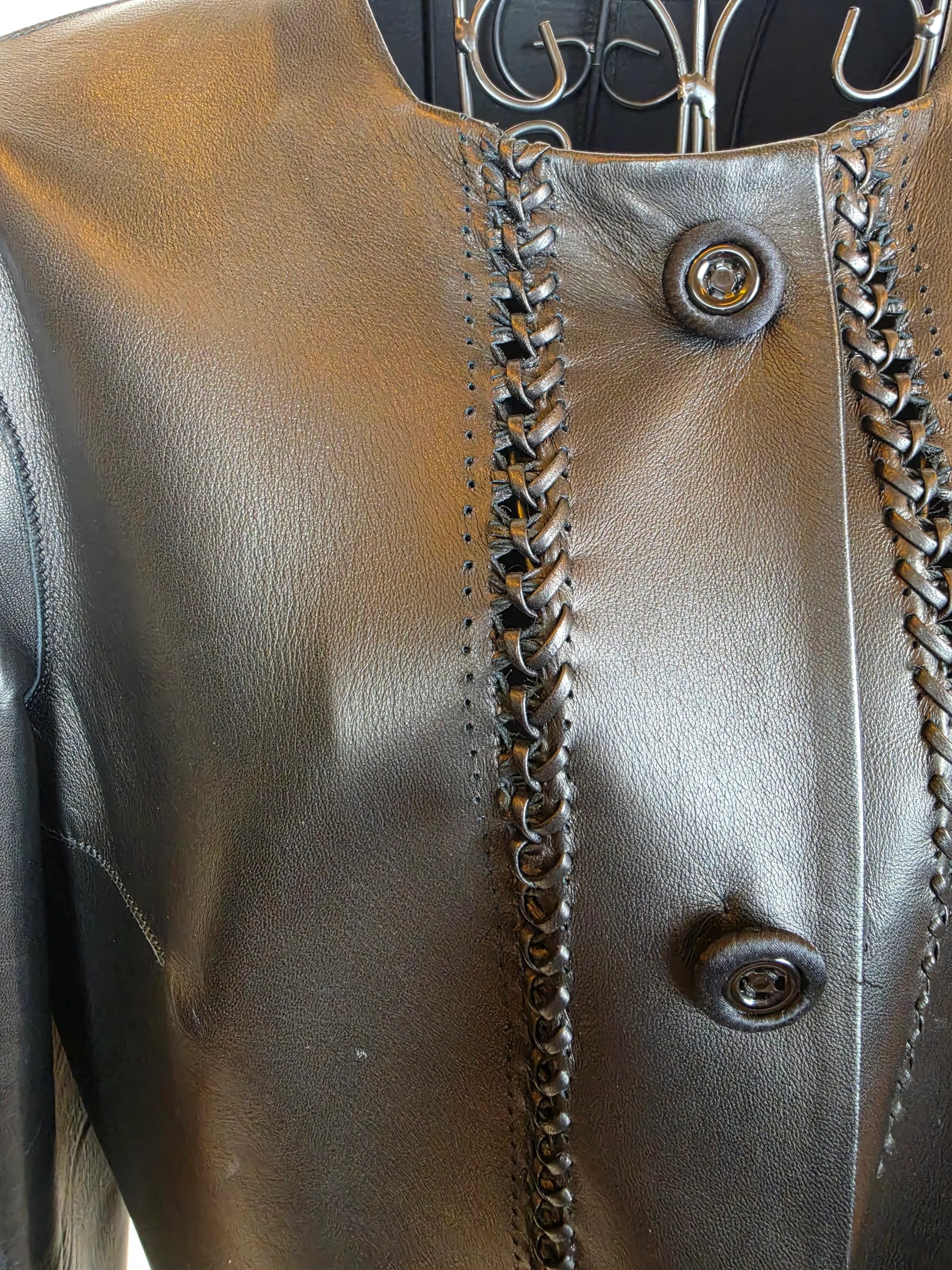 Ermanno-Scervino-Giacca-in-Pelle-con-Dettagli-Intrecciati-Nero-70263534256452 - Pally Vintage Closet